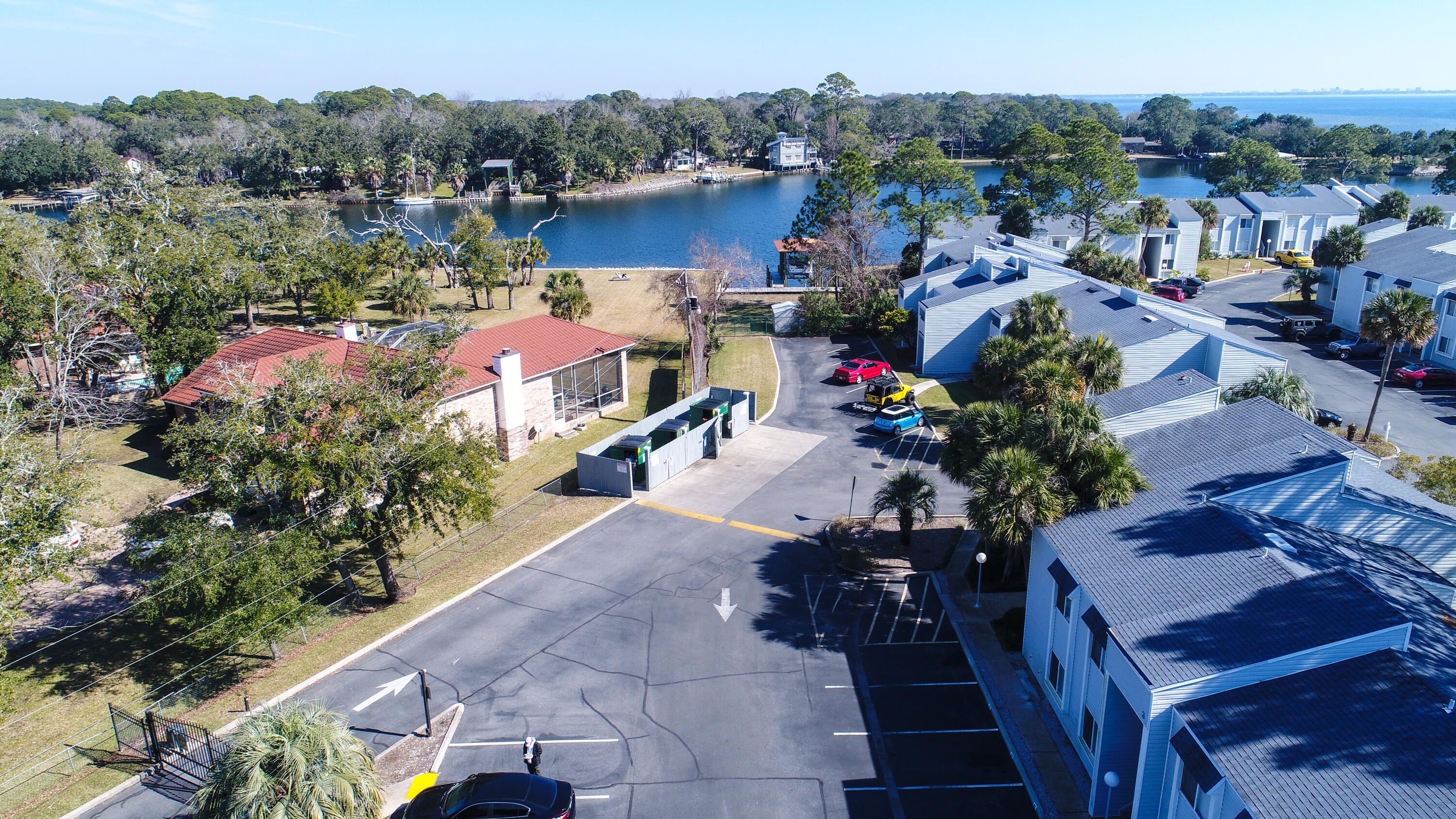 FINISTERRA CONDO - Residential