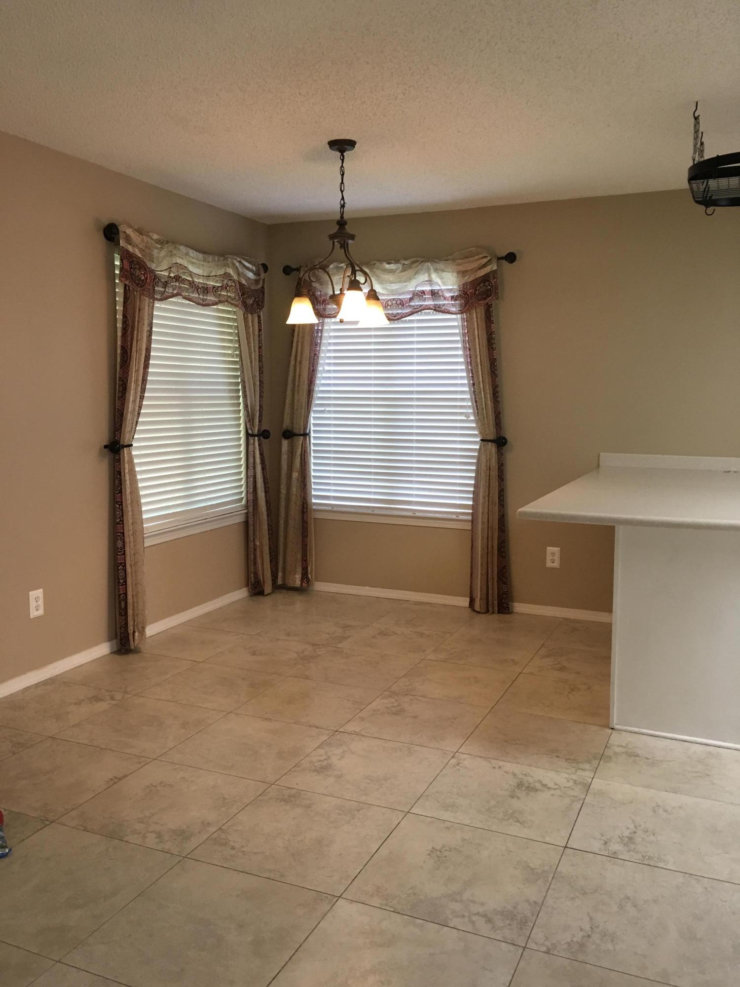 COLLEGE OAKS - Residential Lease