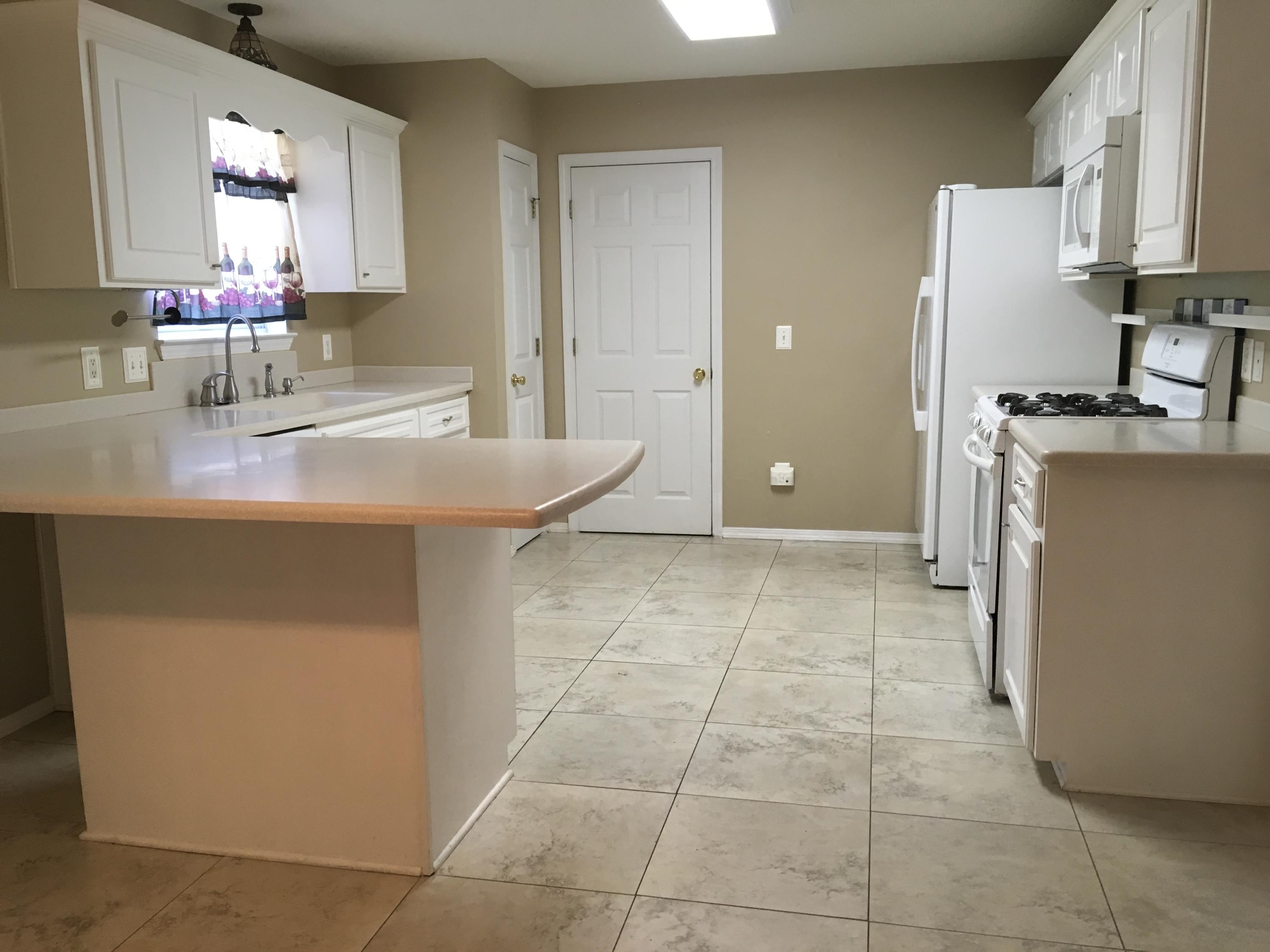 COLLEGE OAKS - Residential Lease