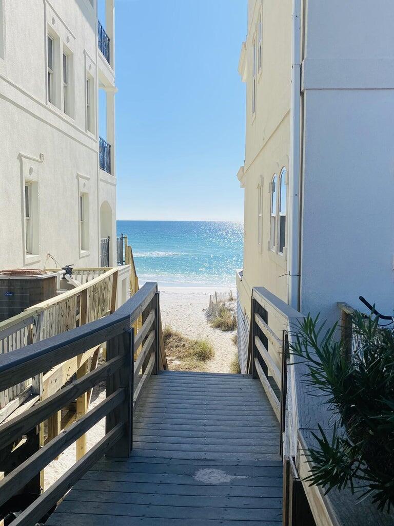 Royal Seaesta - Residential