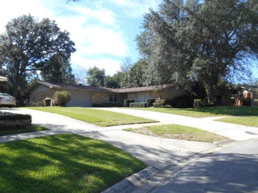 Come see this 1-story 4 Bedroom Home in Kenwood. Lots of room to play in the spacious backyard or Splish splash in the big above-ground pool with sunning deck. Easy maintenance Tile in Foyer, Kitchen, Breakfast and Florida Room. Formal Living and Dining for the special Occasions plus large Breakfast and Florida Room for the everyday living. Check out the view of yard from the Florida Room. All good size bedrooms. Master Bath recent upgrade, check out the shower and the view of yard from Master Bedroom. Large Laundry room, washer and dryer convey. Check out the oversize Garage with Hurricane Storm Overhead Door. Exterior ALL Chicago Brick with vinyl trim for easy maintenance! Per Seller recent Upgrades; 2014 - Copper wiring Installed, 2013 New Sewer Line to Street. 2010 -