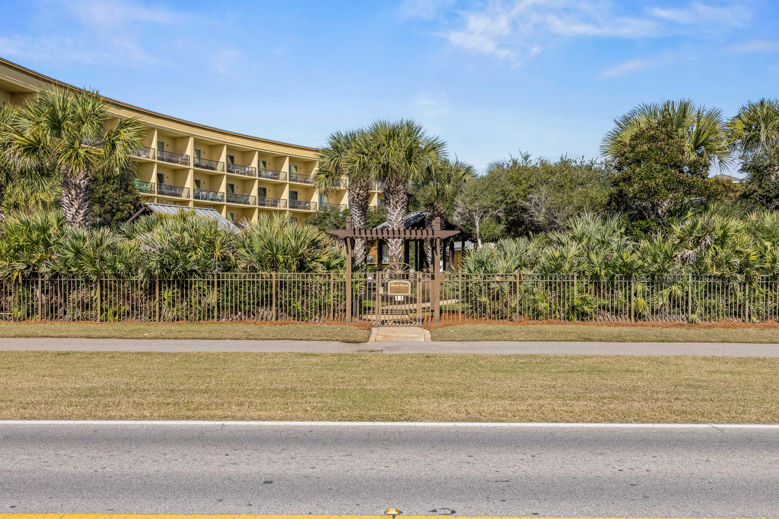 BEACH RESORT - Residential