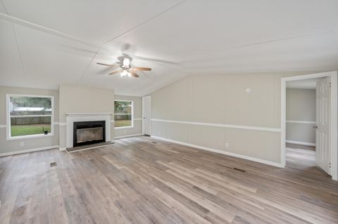 A home in DeFuniak Springs