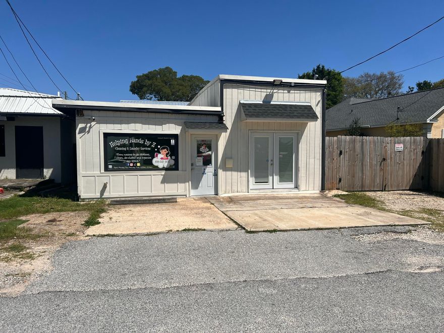 Now available for lease at 22611 Panama City Beach Parkway, this 571 sq. ft. commercial office space is perfect for service-based businesses. The layout includes a spacious office with an adjoining workroom, a full bathroom with shower, and a large climate-controlled area Additional features include large access doors, parking for up to four vehicles, and HVAC throughout. A turnkey solution in a prime location just minutes from the beach.