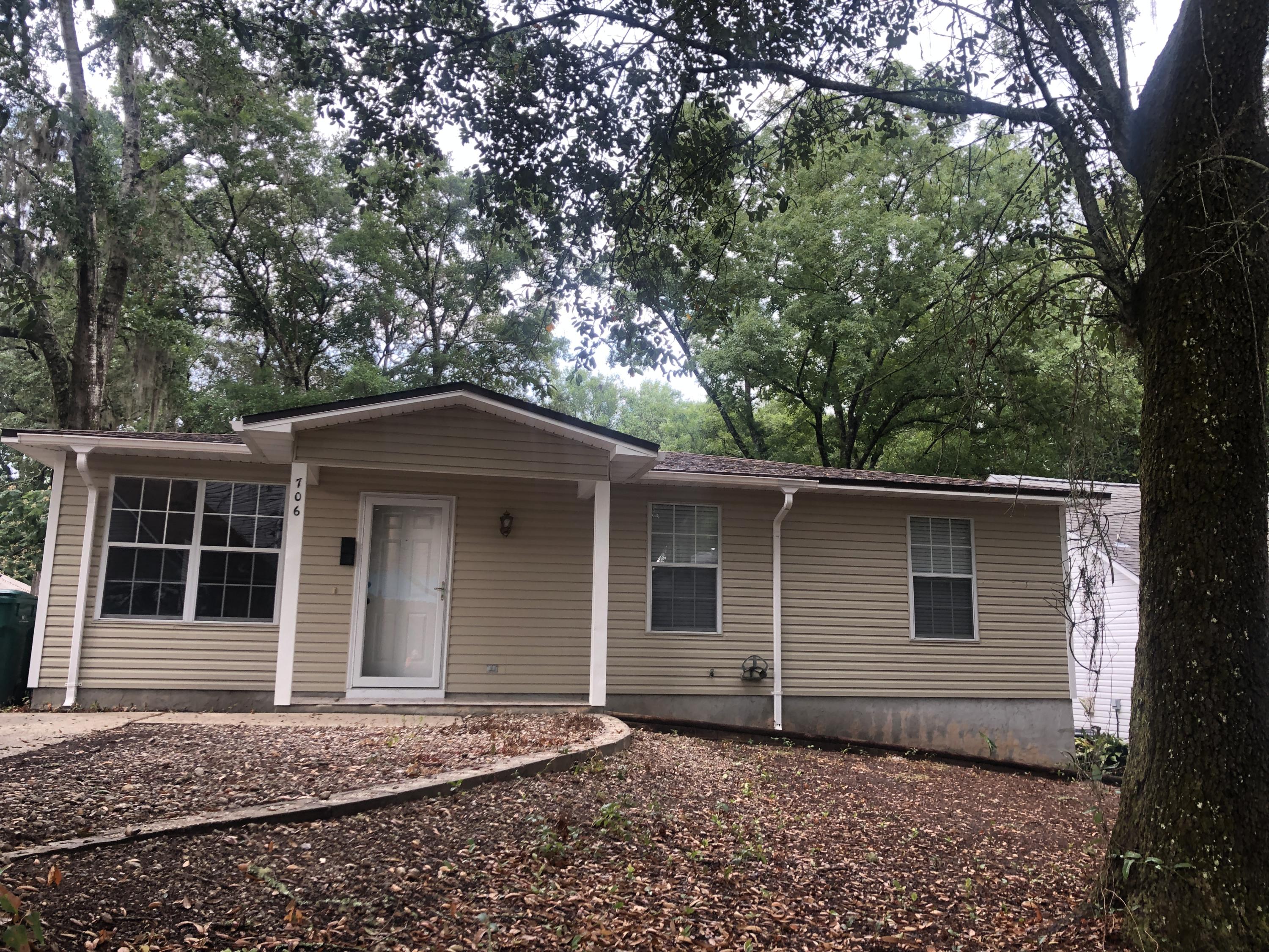 Available NOW!! 3BD/2BA this home has fresh paint, all new stainless steel appliances, new tubs, new toilets , and is centrally located in the heart of Niceville. Washer and Dryer on site. Lawncare is included with this rental. No smoking and No pets
