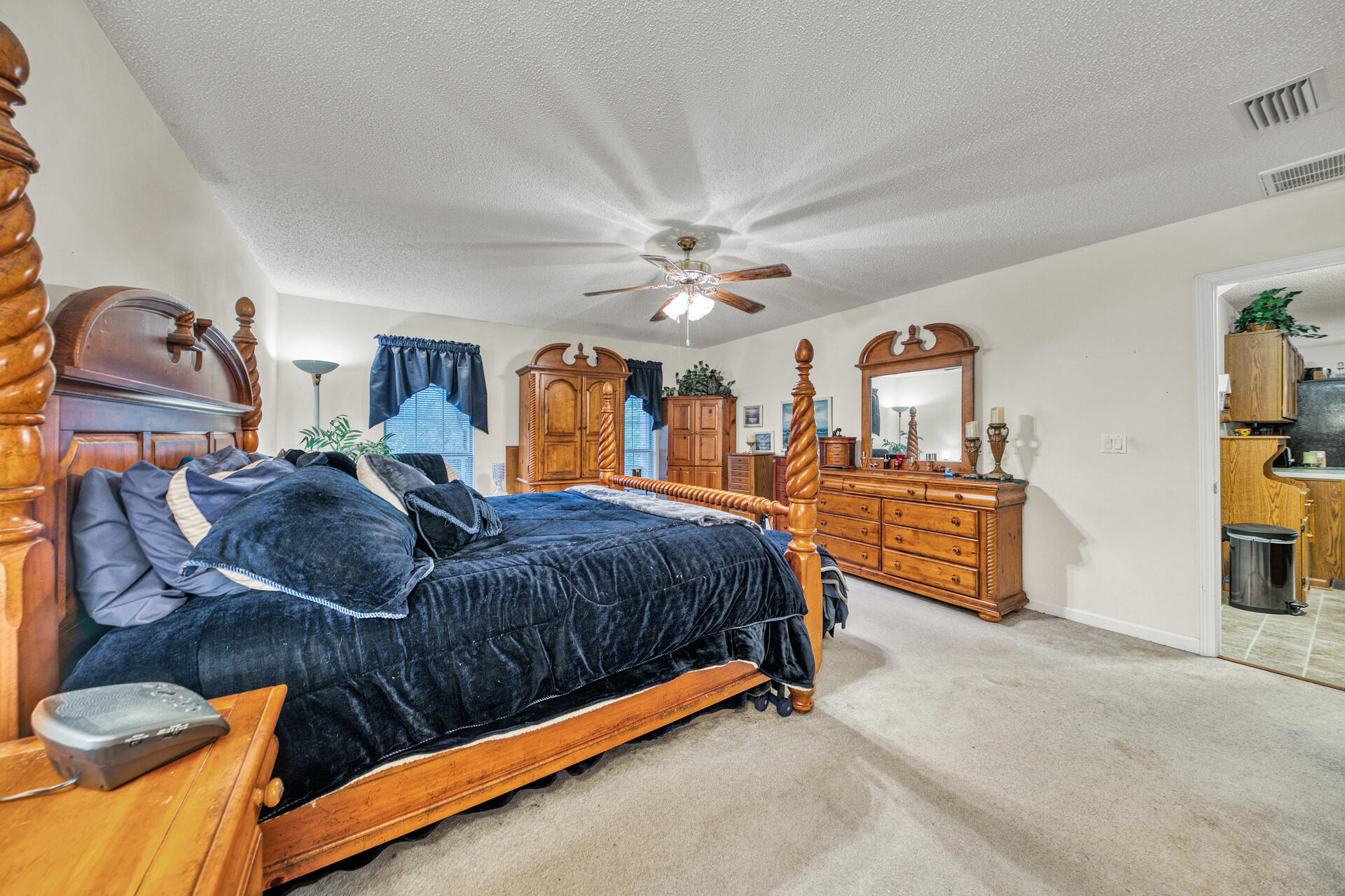 COUNTRY CLUB ESTATES - Residential
