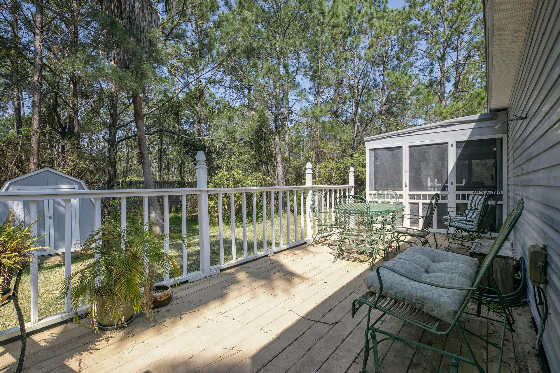 COUNTRY CLUB ESTATES - Residential