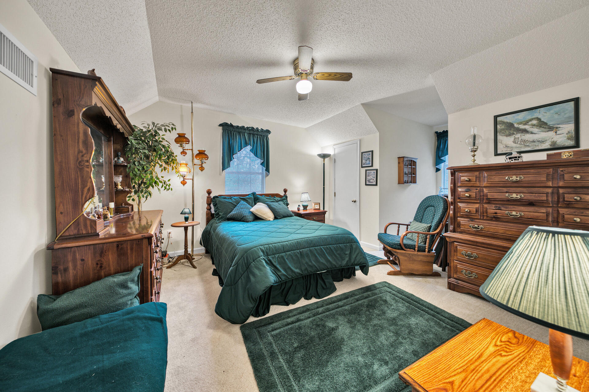 COUNTRY CLUB ESTATES - Residential