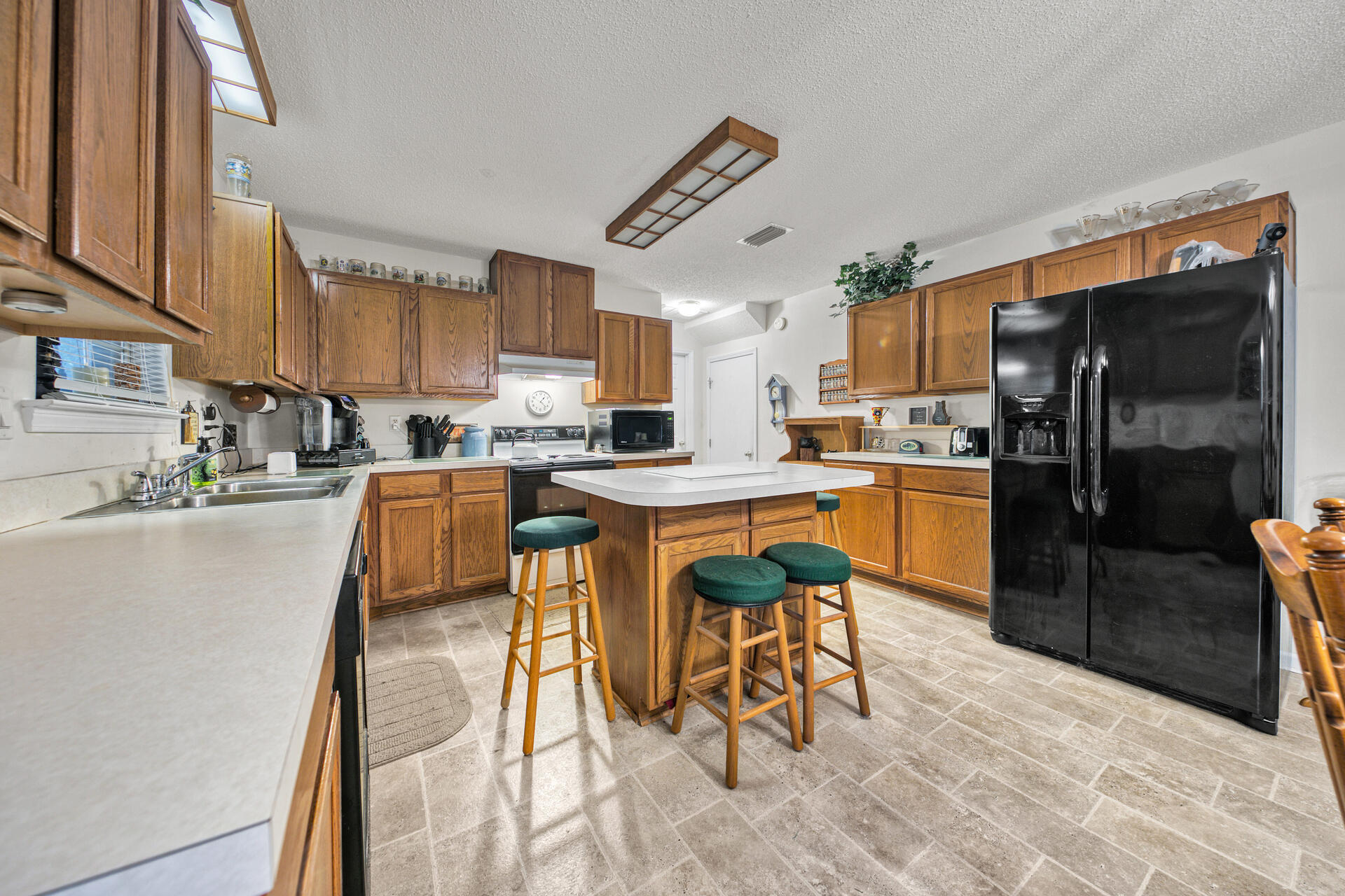 COUNTRY CLUB ESTATES - Residential