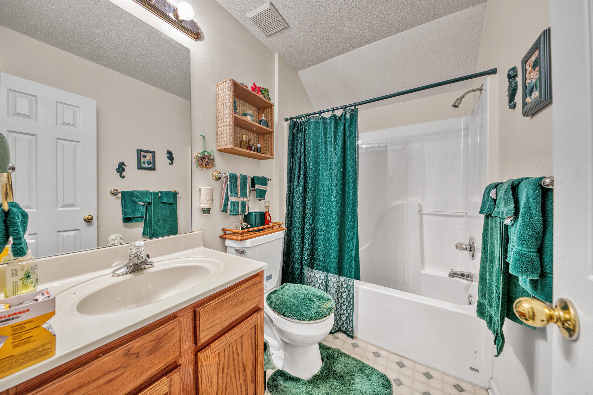 COUNTRY CLUB ESTATES - Residential