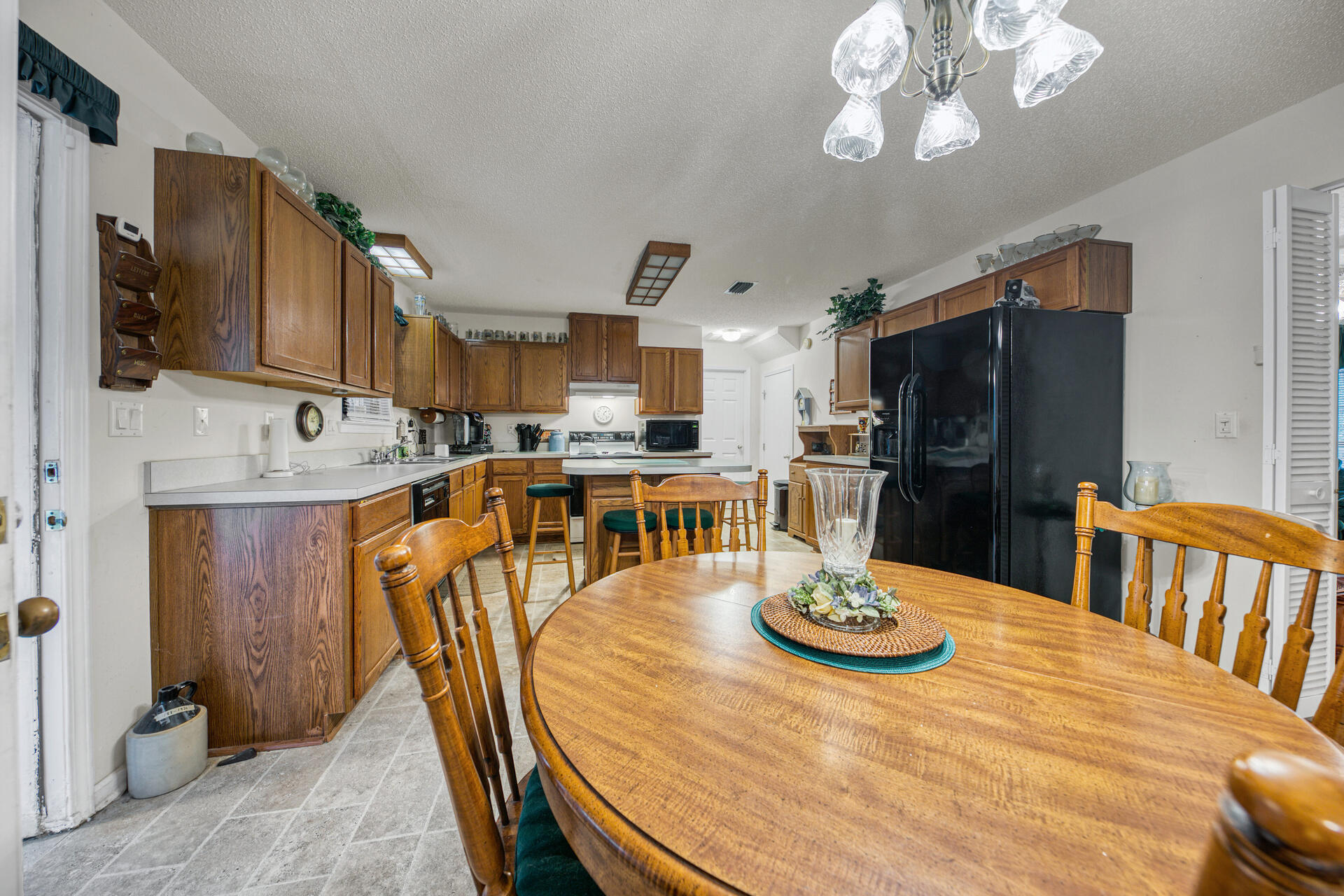 COUNTRY CLUB ESTATES - Residential