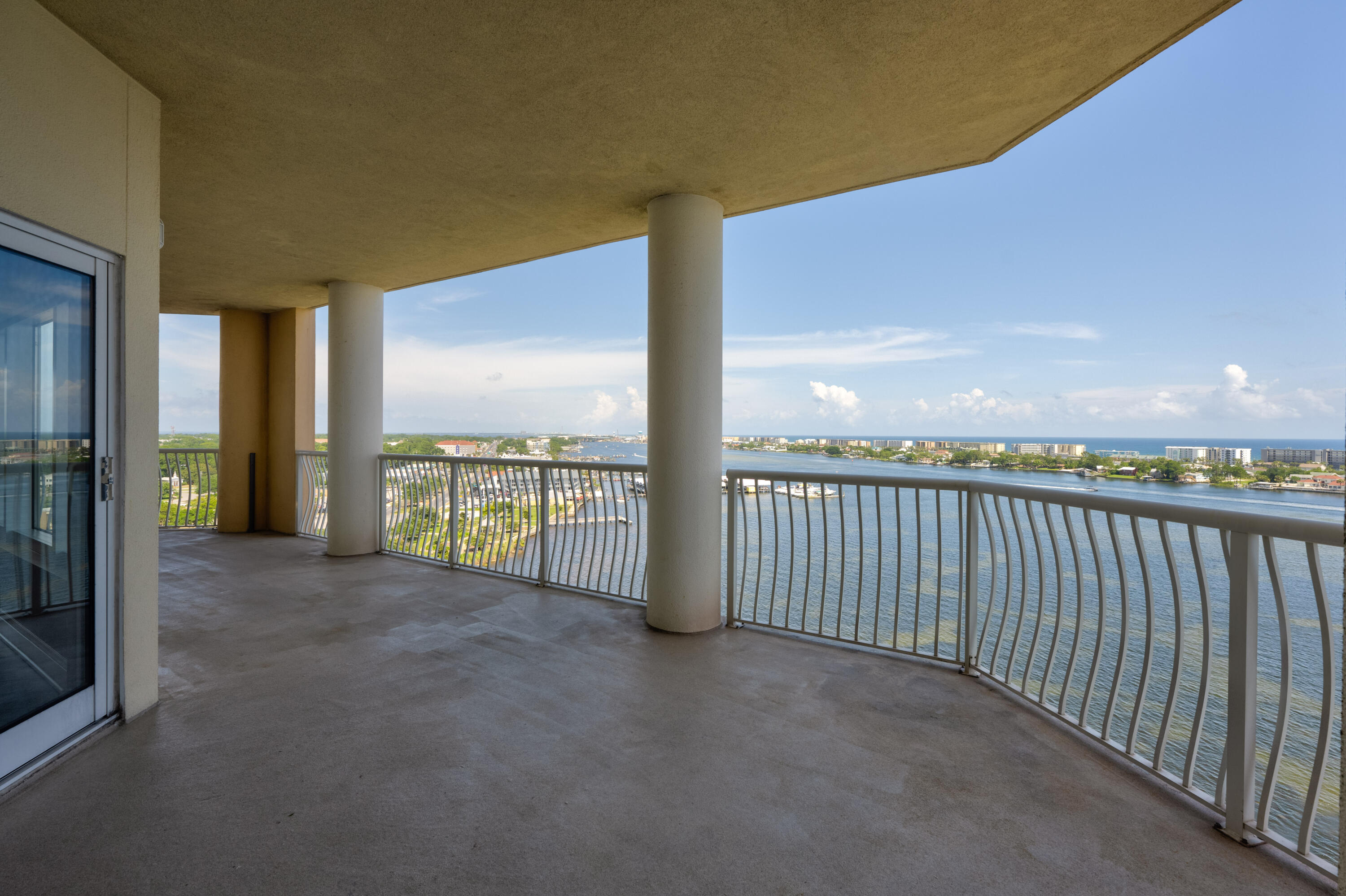 PRESIDIO YACHT CLUB - Residential