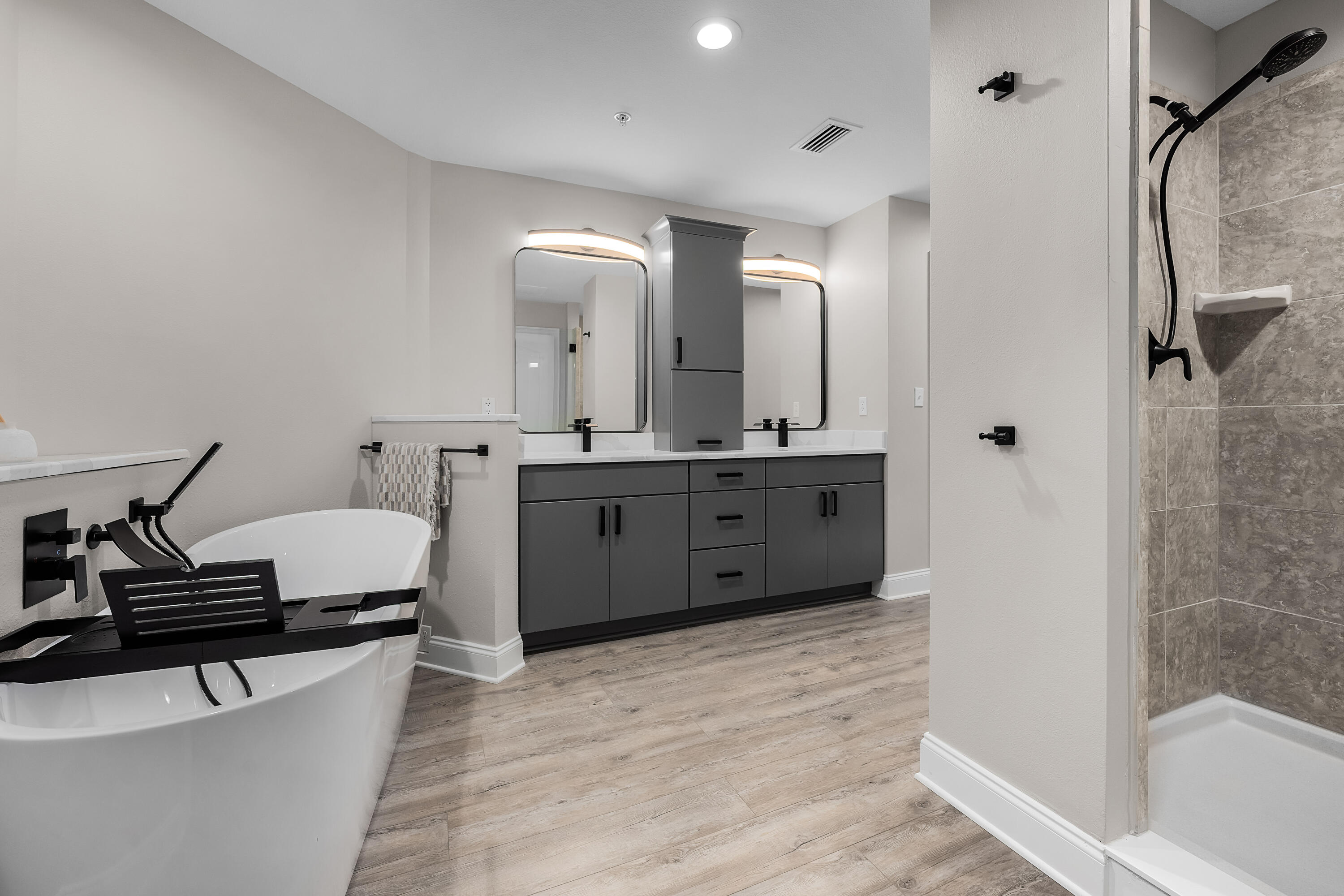 PRESIDIO YACHT CLUB - Residential