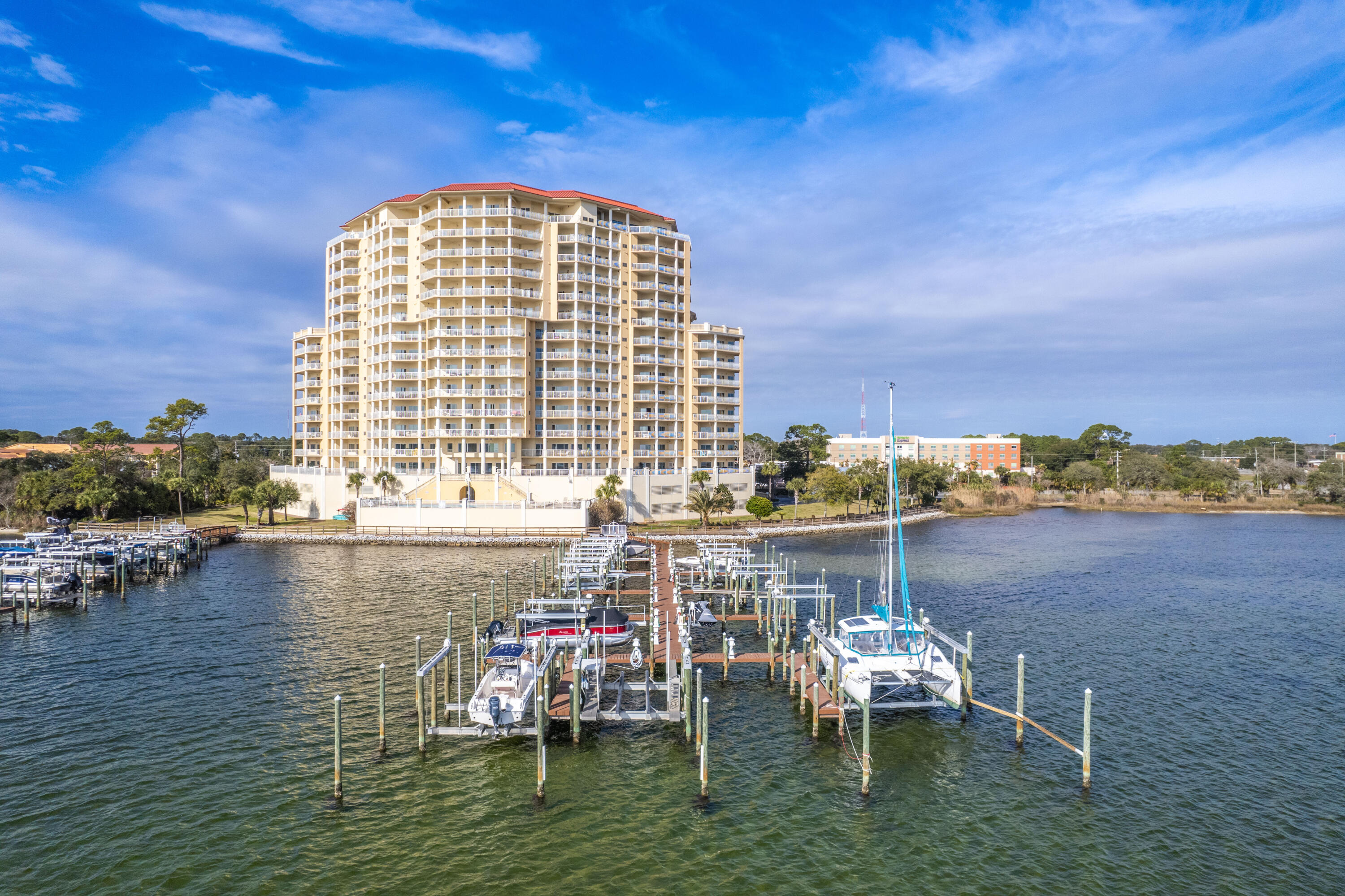 PRESIDIO YACHT CLUB - Residential