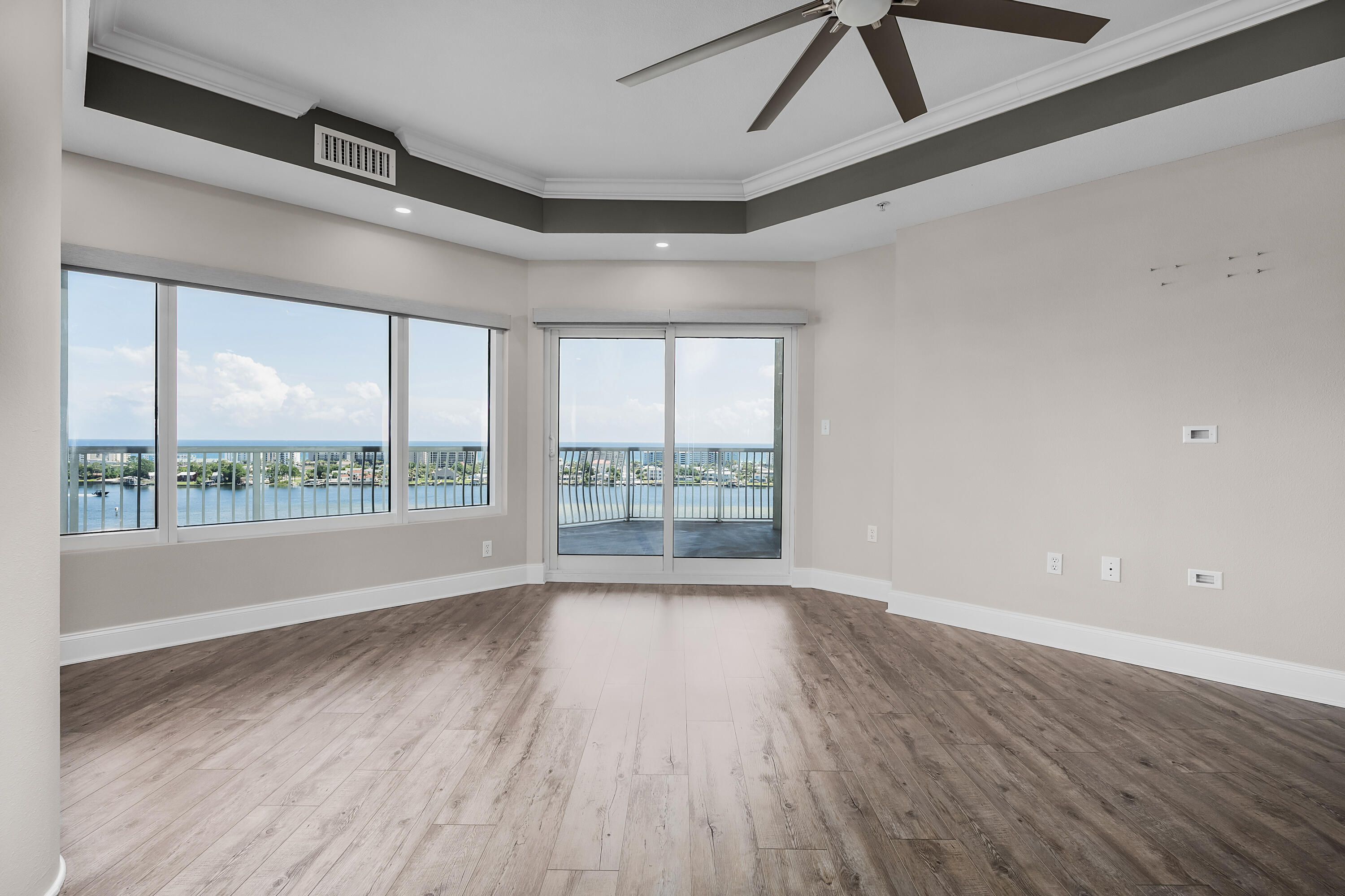 PRESIDIO YACHT CLUB - Residential