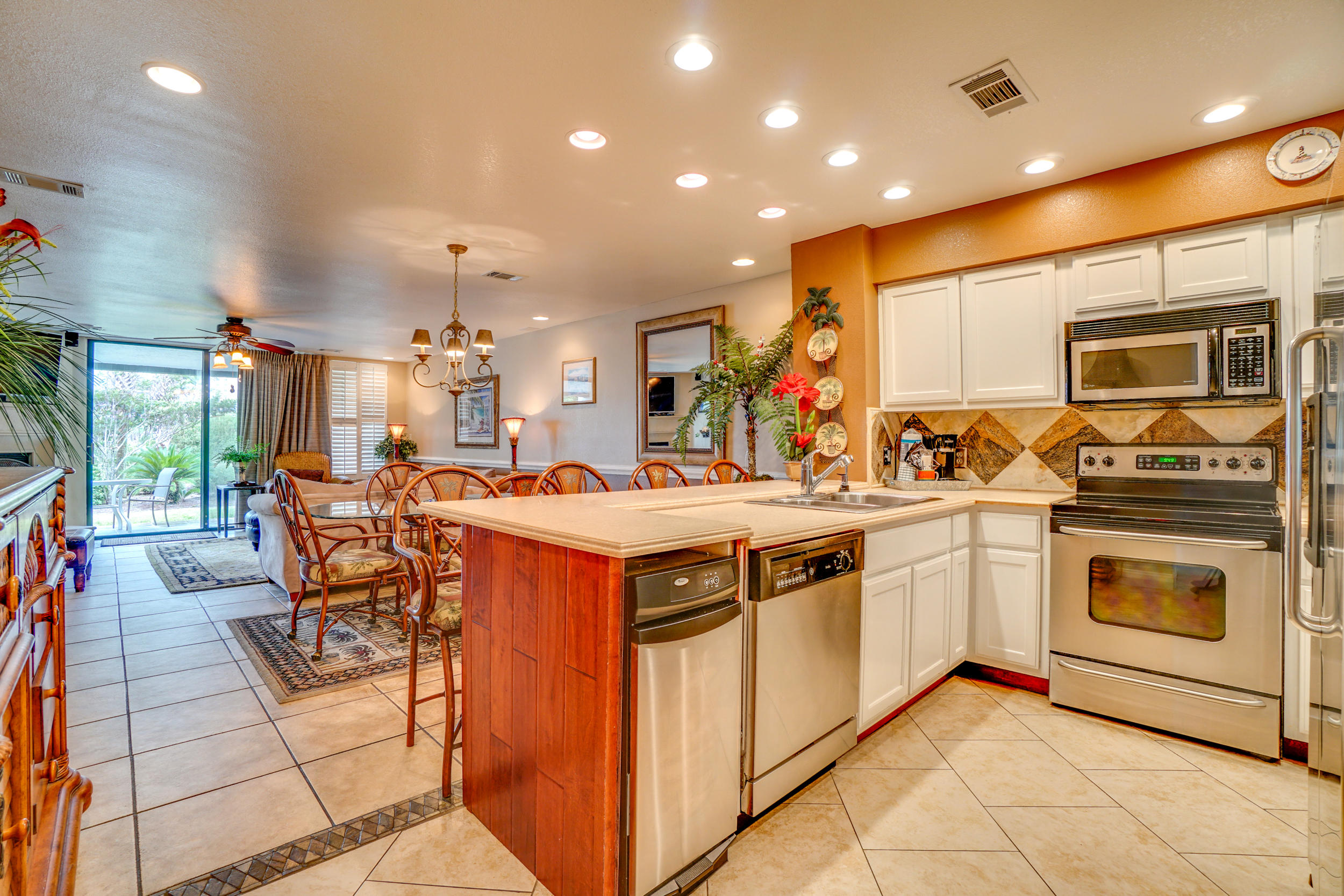 MAINSAIL TOWNHOMES - Residential