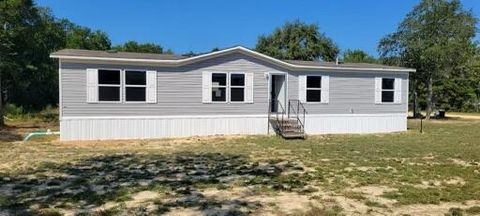 A home in DeFuniak Springs