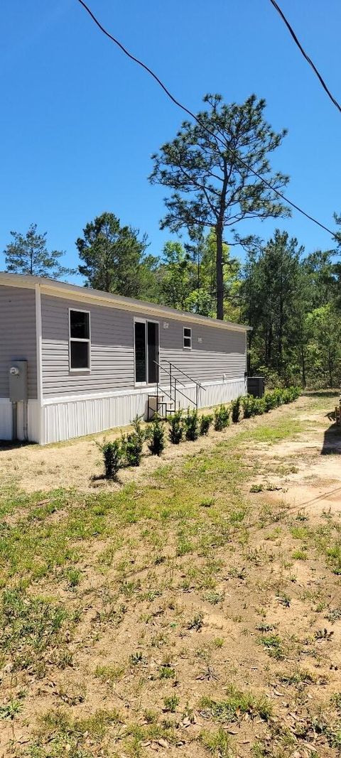 A home in DeFuniak Springs