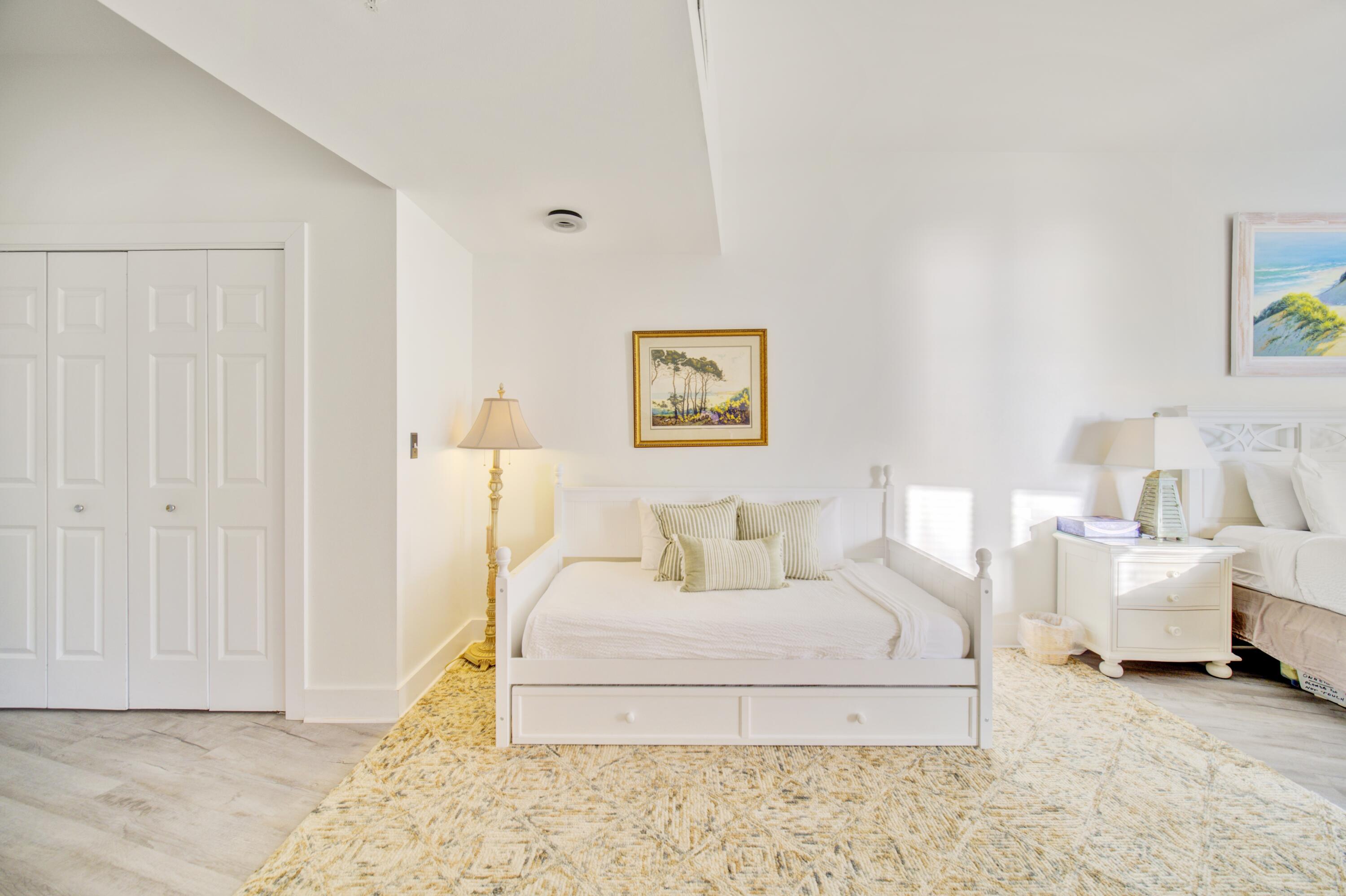 INN AT GULF PLACE - Residential