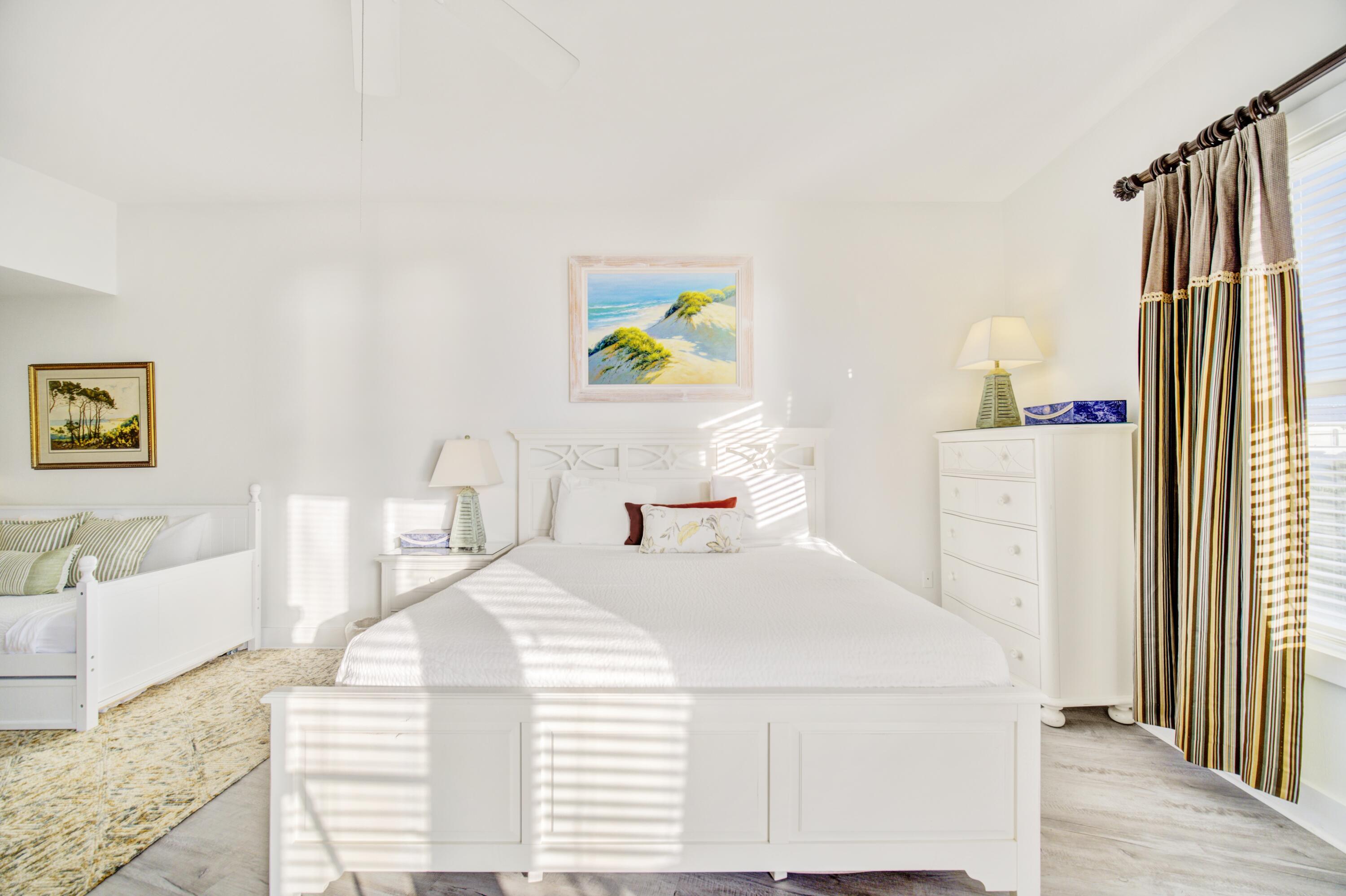 INN AT GULF PLACE - Residential