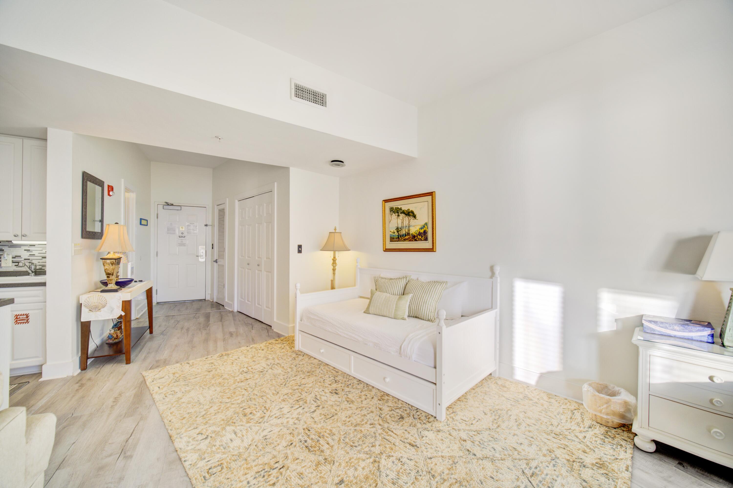 INN AT GULF PLACE - Residential