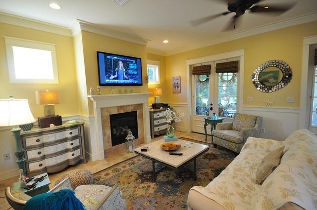 BUNGALOS AT SANDESTIN - Residential