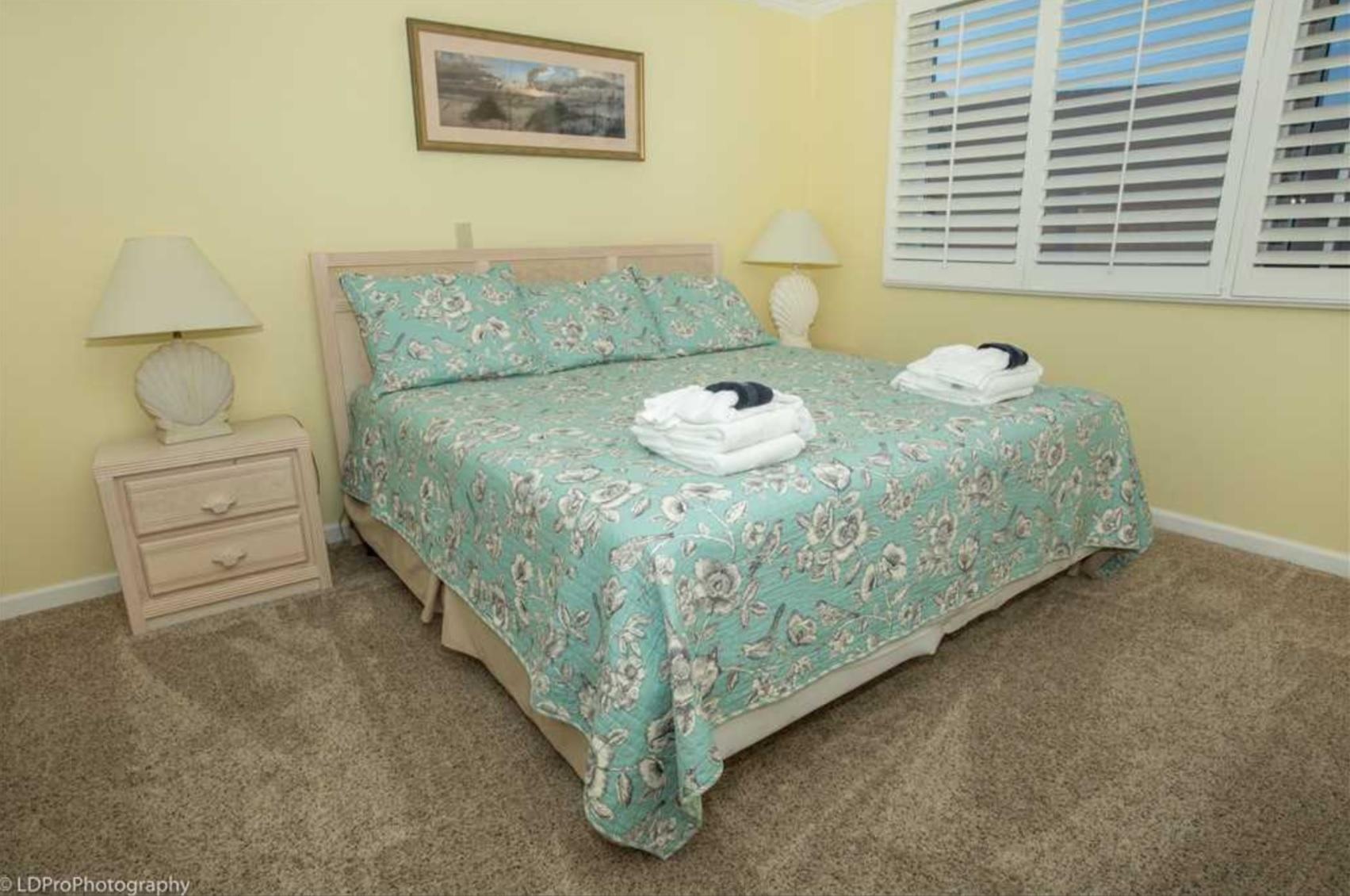 ISLANDER CONDO PH 2 - Residential