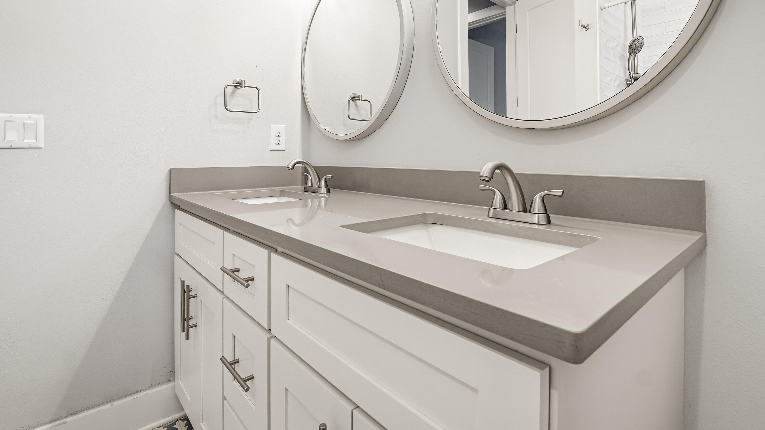 LIGHTHOUSE POINTE - Residential