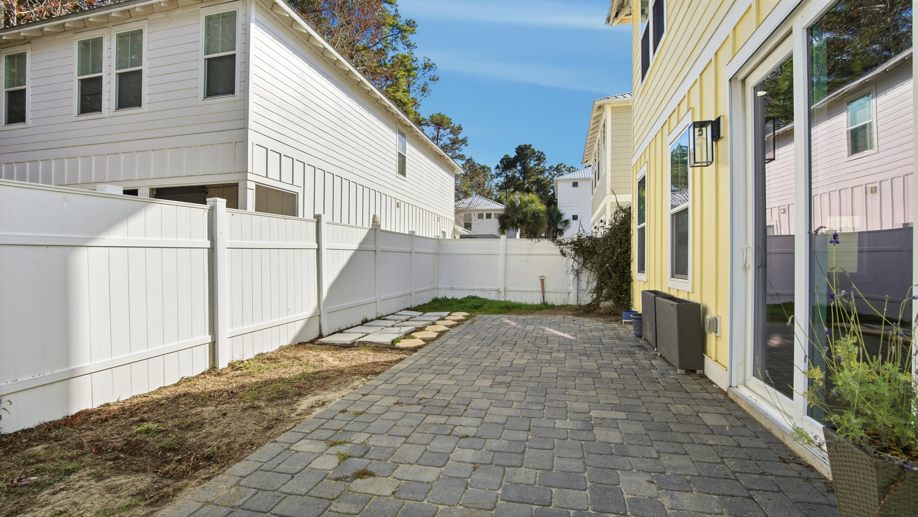 LIGHTHOUSE POINTE - Residential