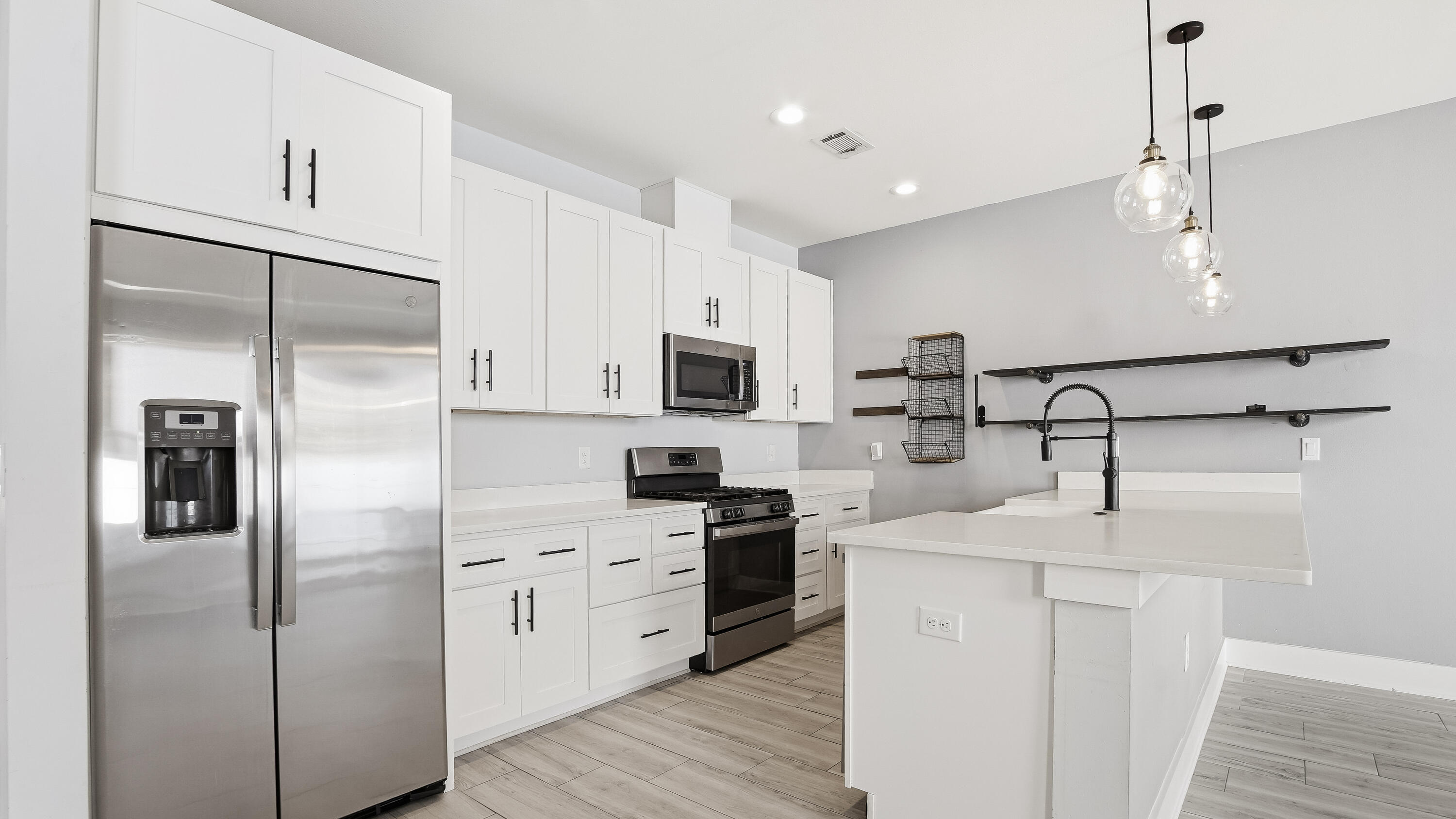 LIGHTHOUSE POINTE - Residential