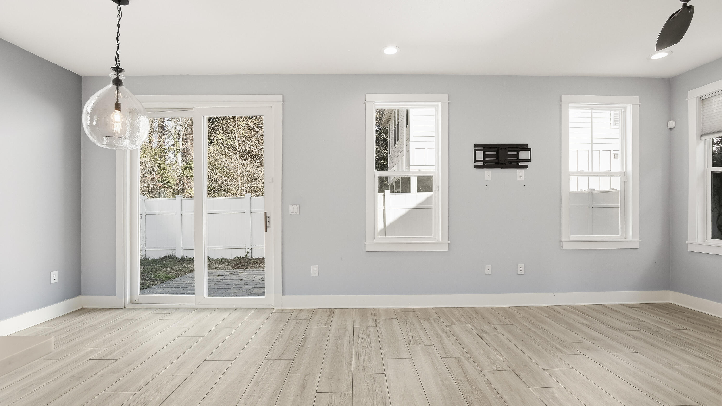 LIGHTHOUSE POINTE - Residential