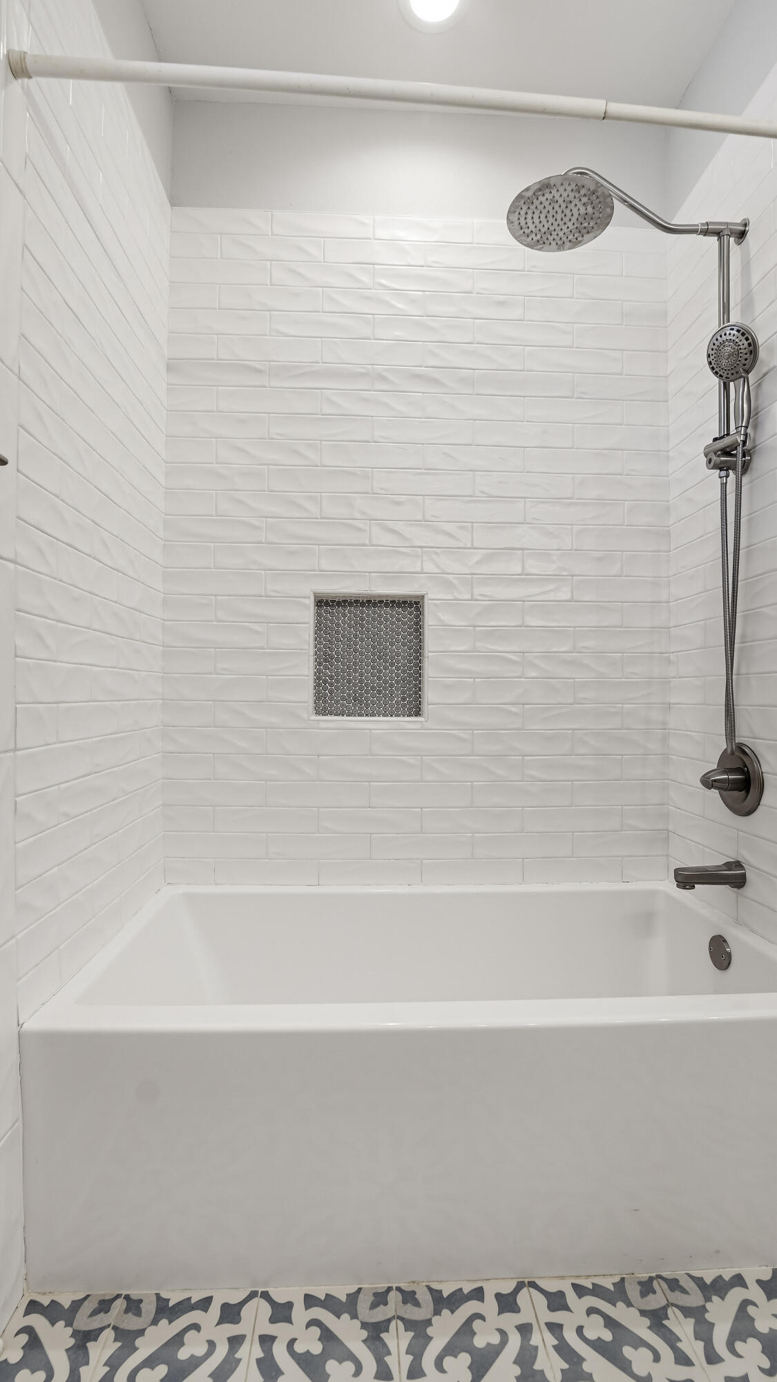 LIGHTHOUSE POINTE - Residential