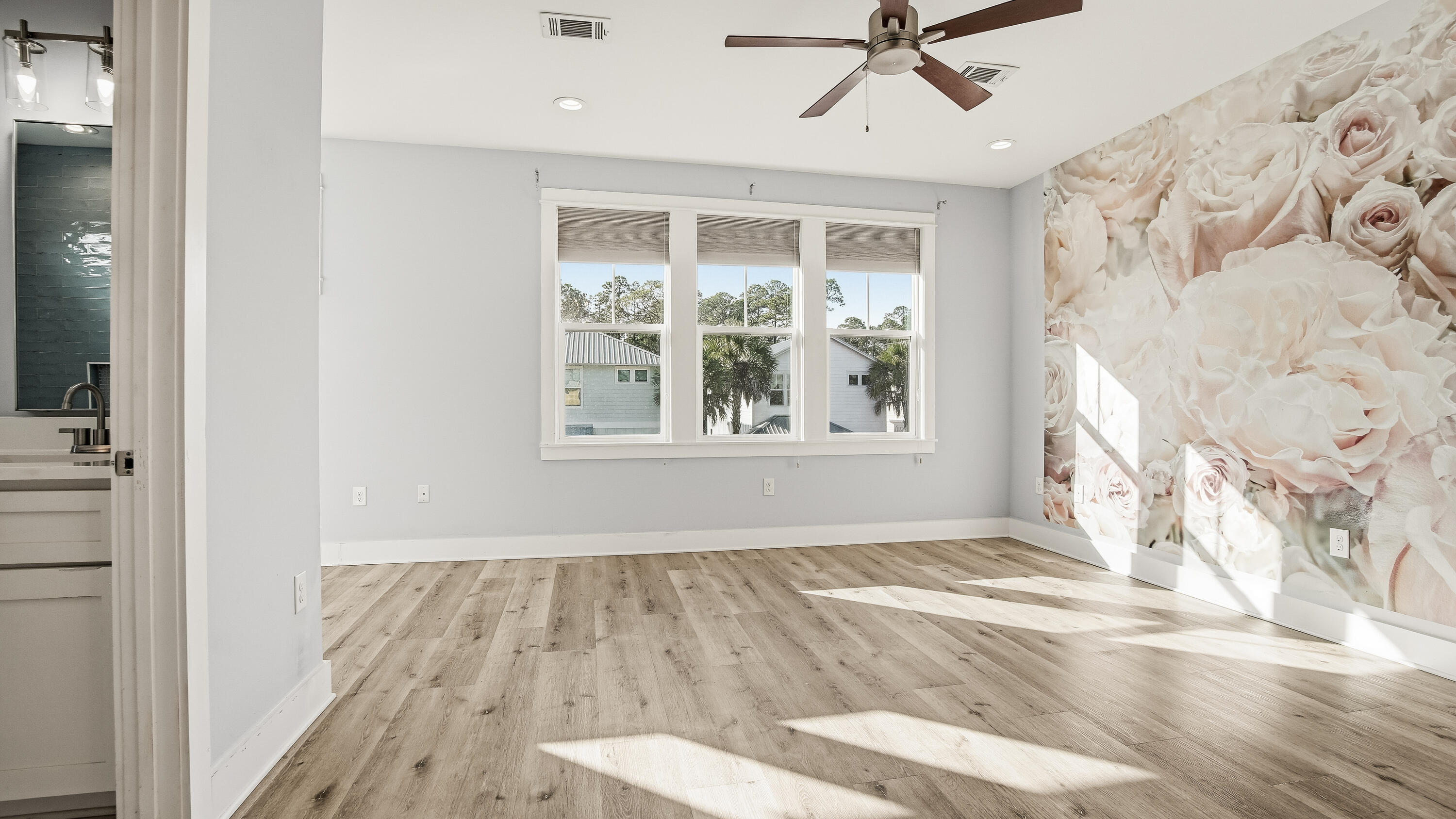 LIGHTHOUSE POINTE - Residential