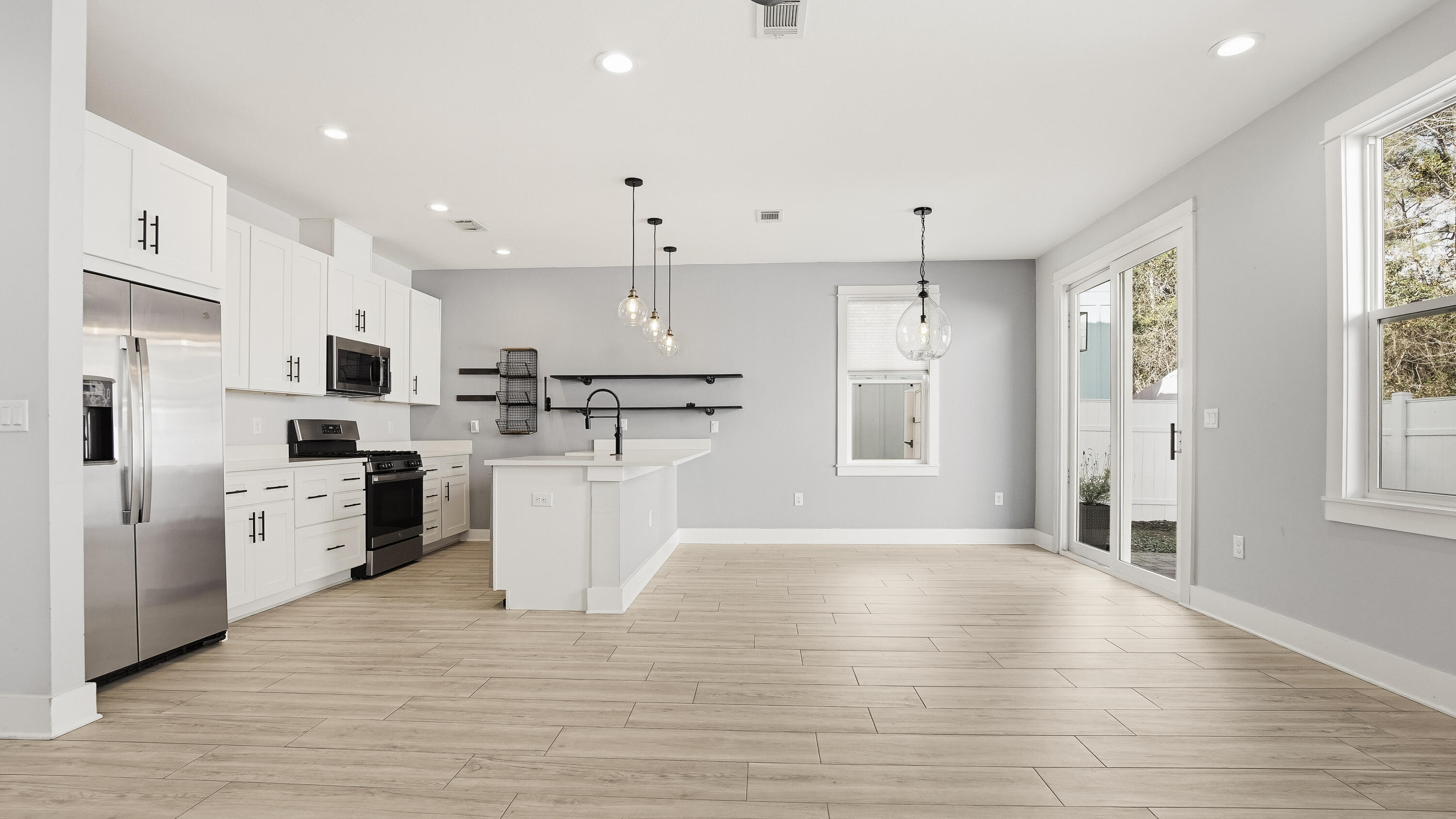 LIGHTHOUSE POINTE - Residential