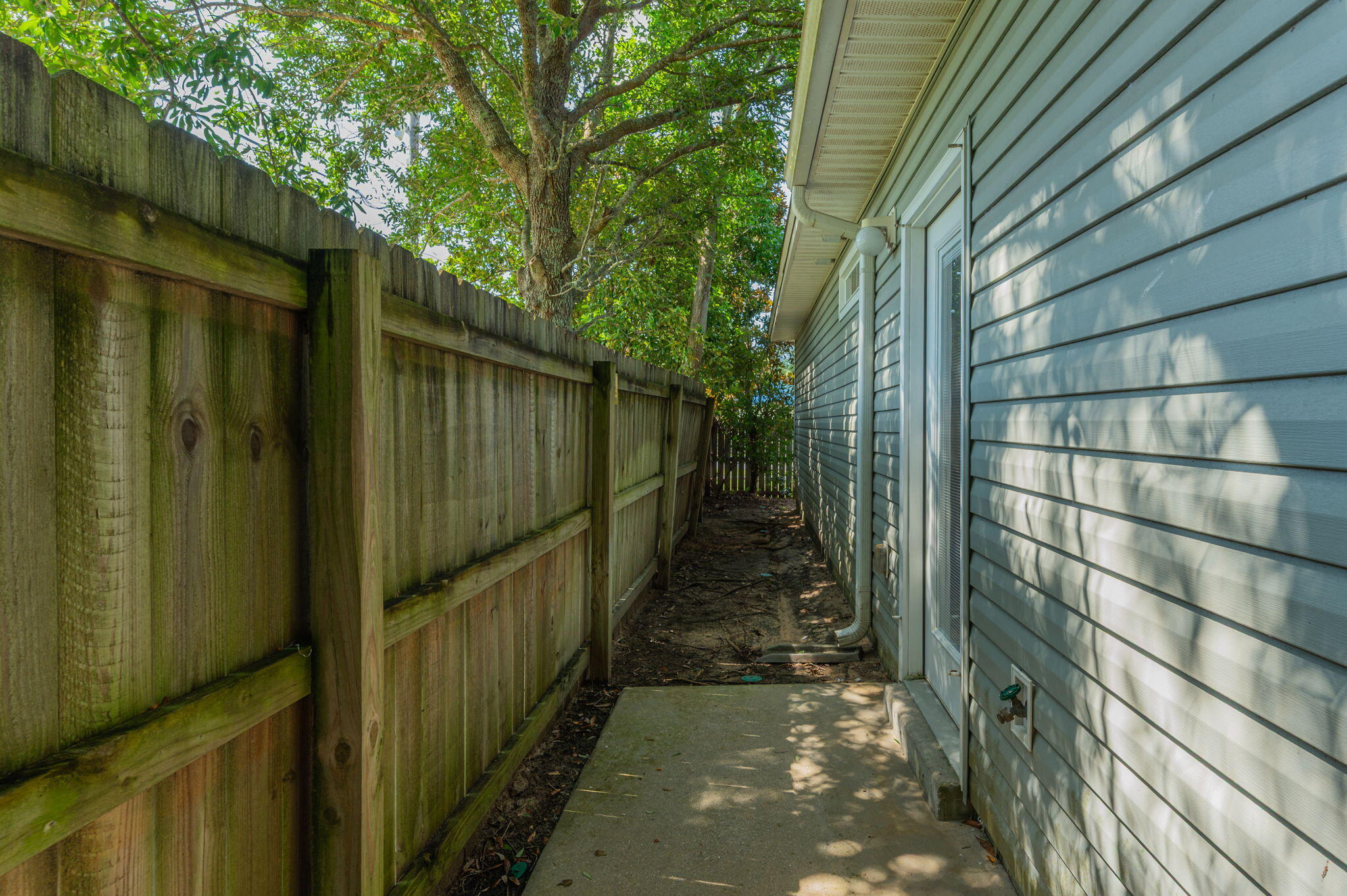 REDWOOD VILLAGE - Residential Lease