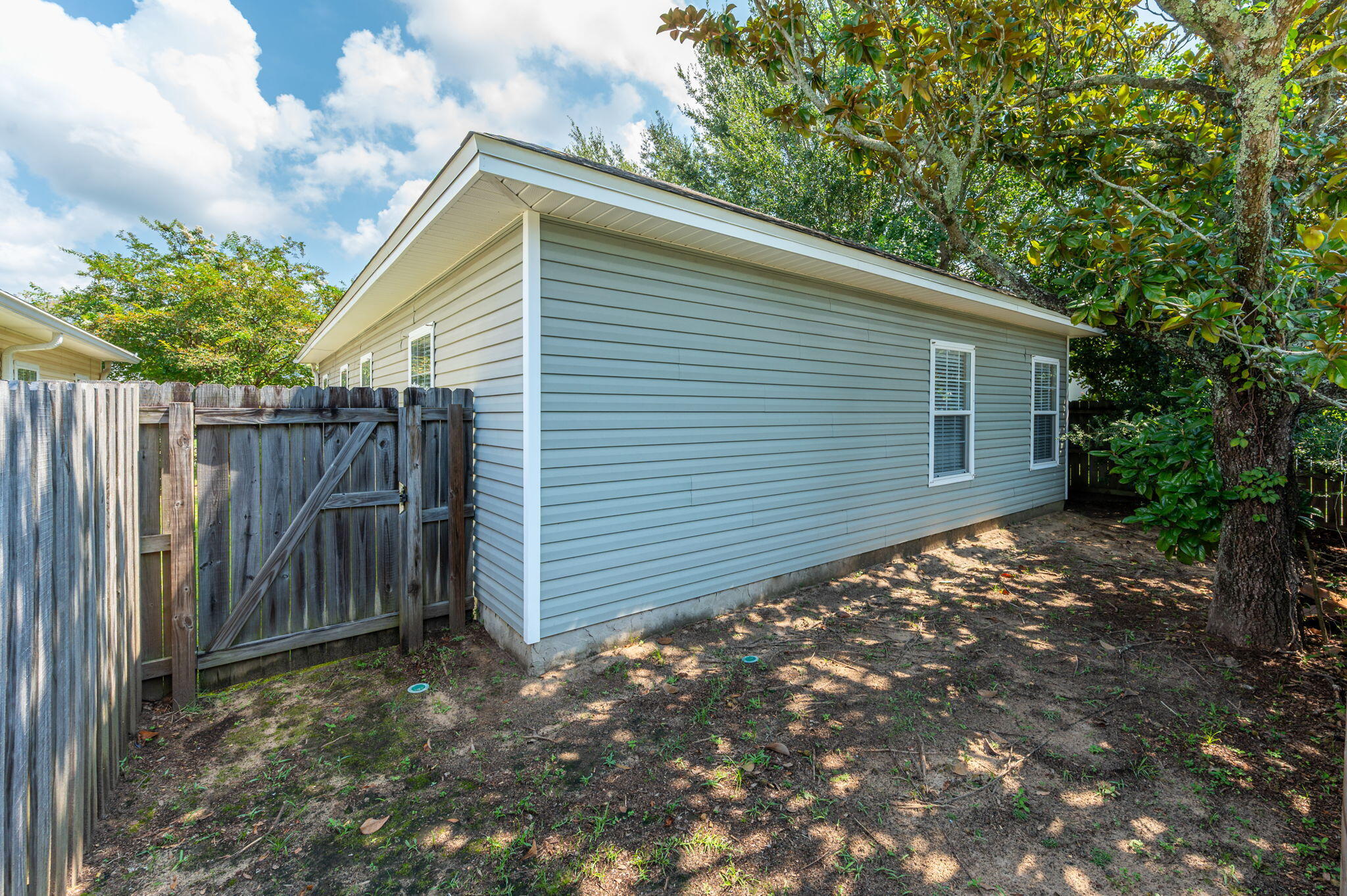 REDWOOD VILLAGE - Residential Lease