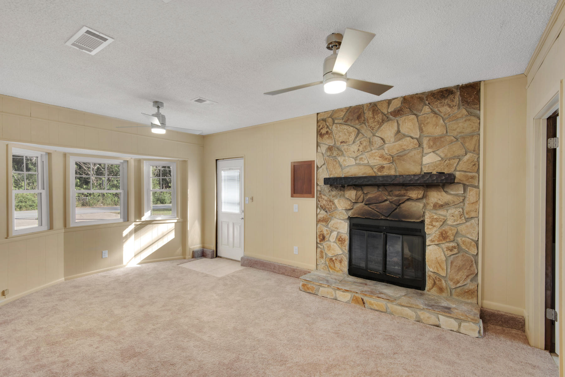 CAROL ANNE MANOR 1ST ADDN - Residential