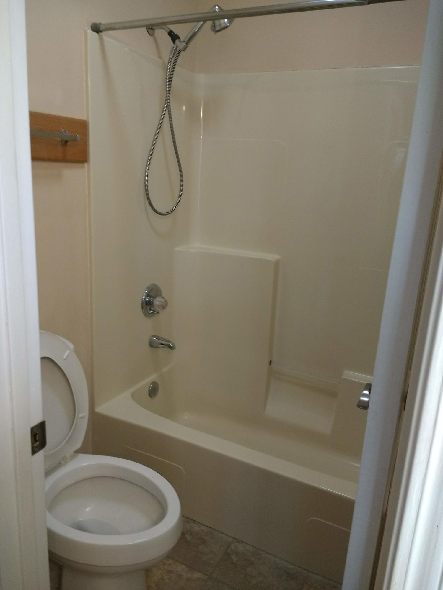 COUNTRYVIEW ESTATES 5TH ADDN - Residential Lease