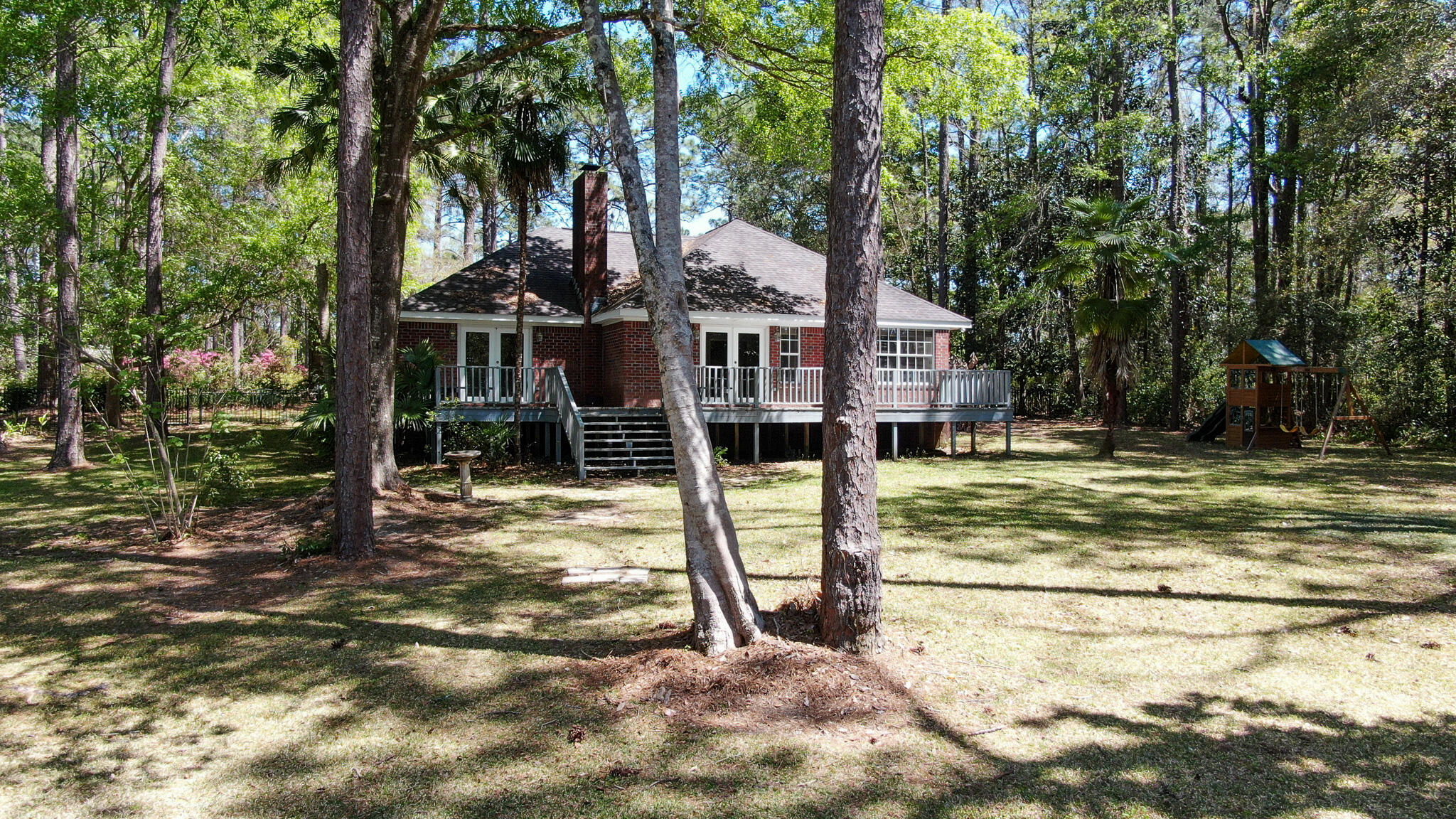 PINE SHORES - Residential