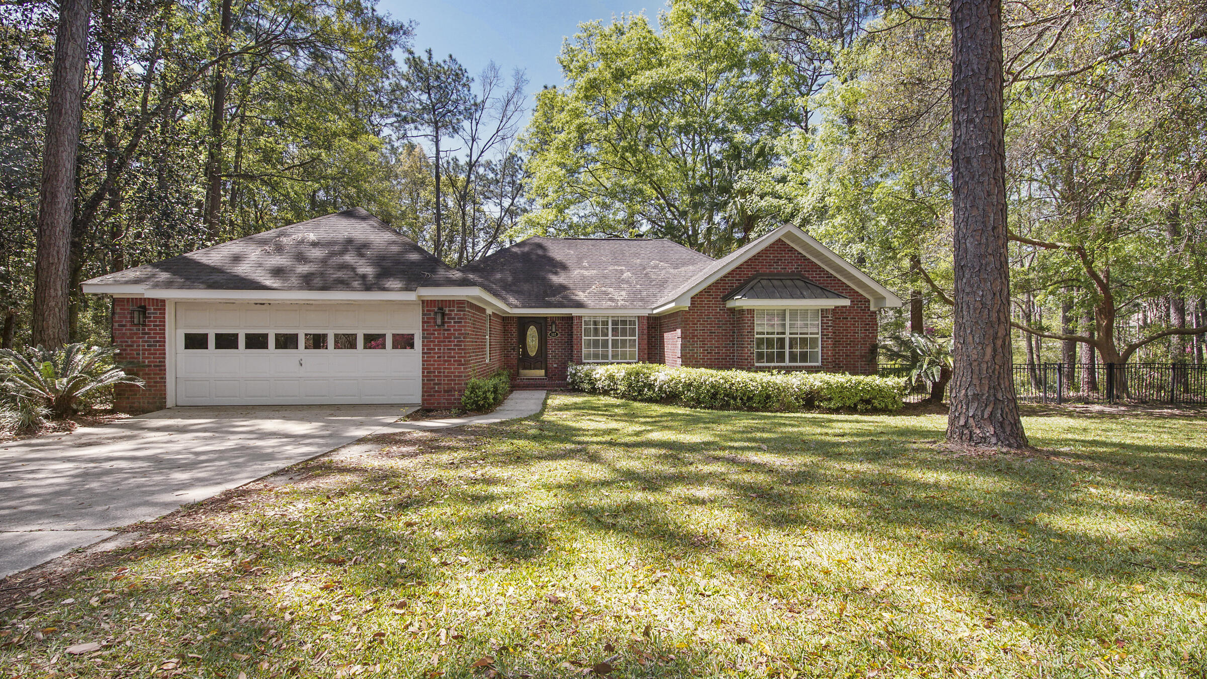 PINE SHORES - Residential