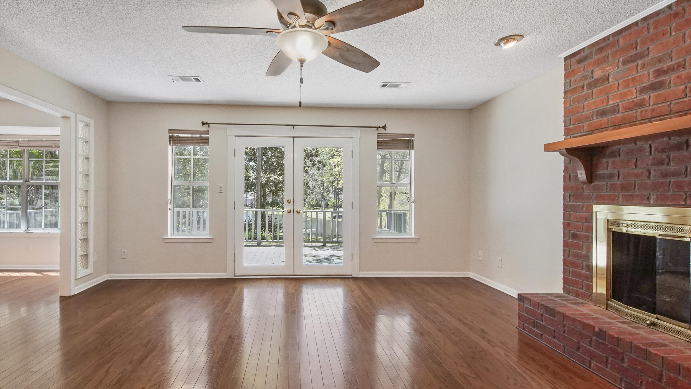 PINE SHORES - Residential