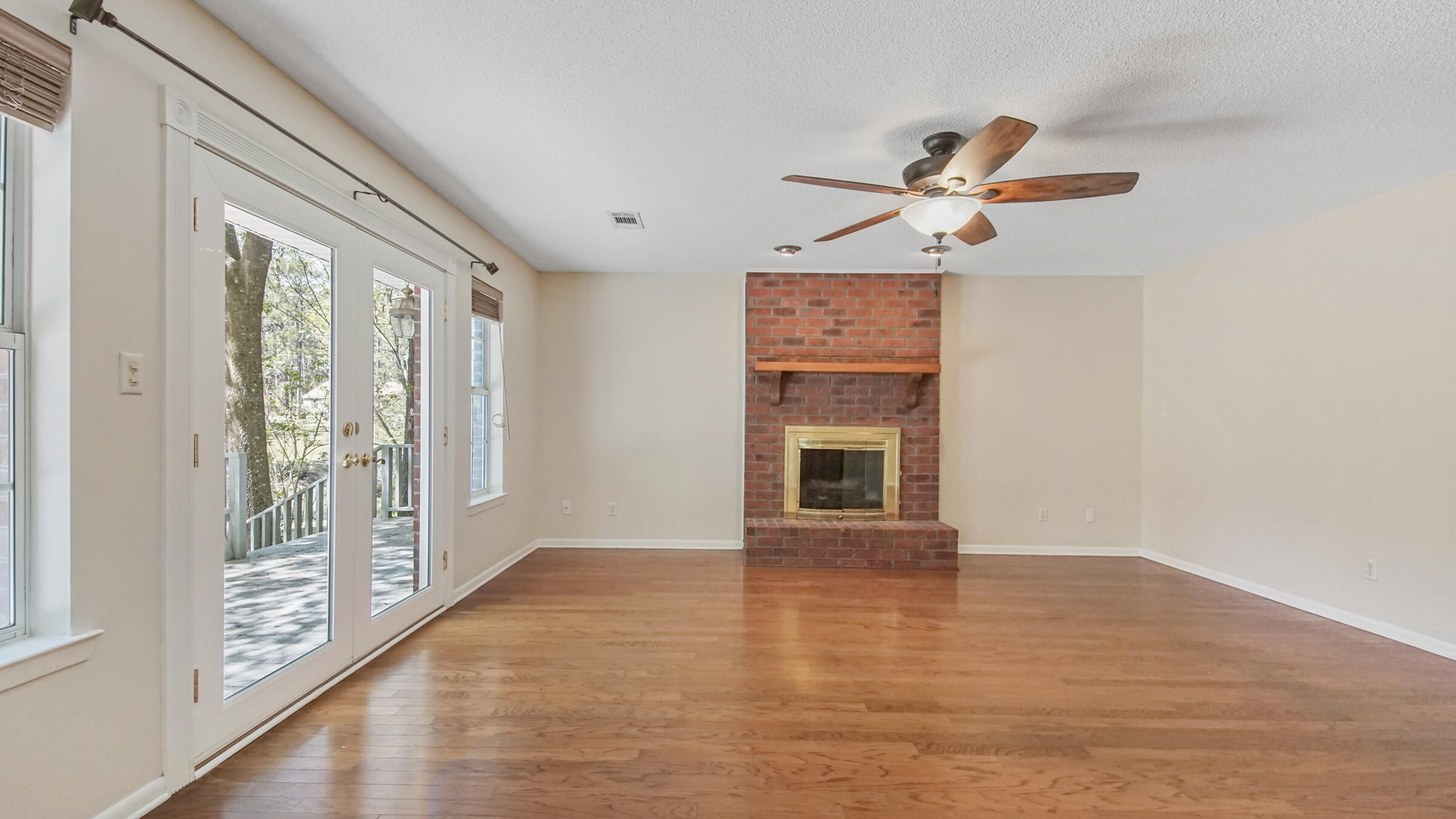 PINE SHORES - Residential