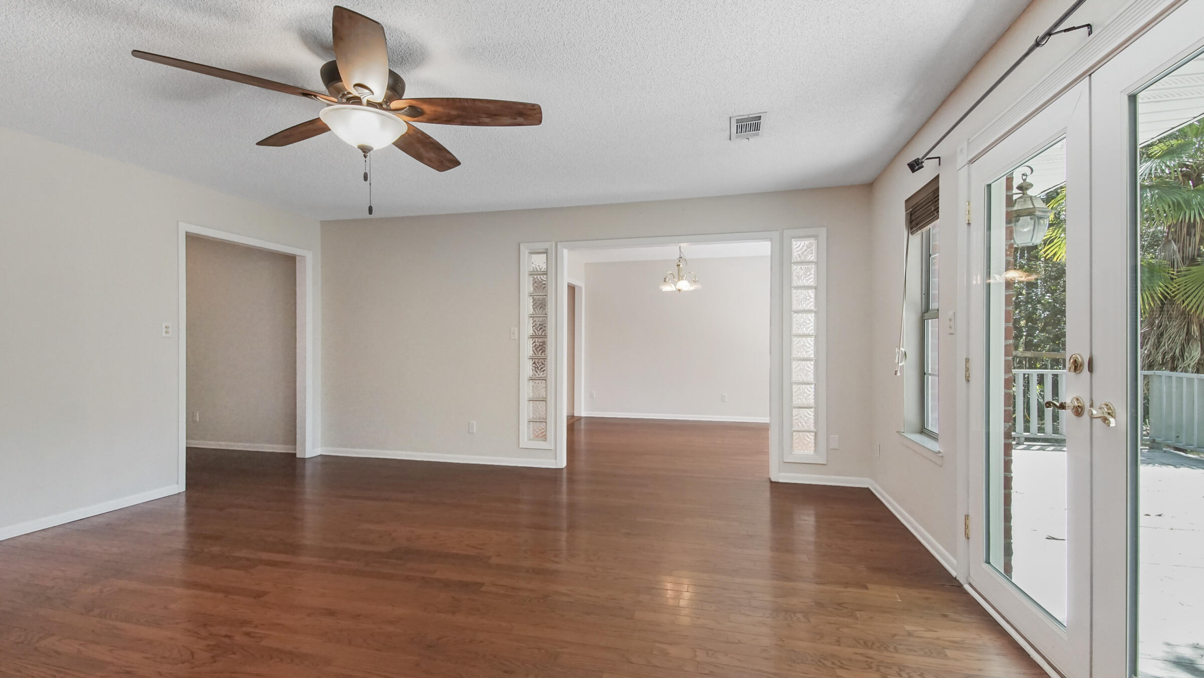 PINE SHORES - Residential