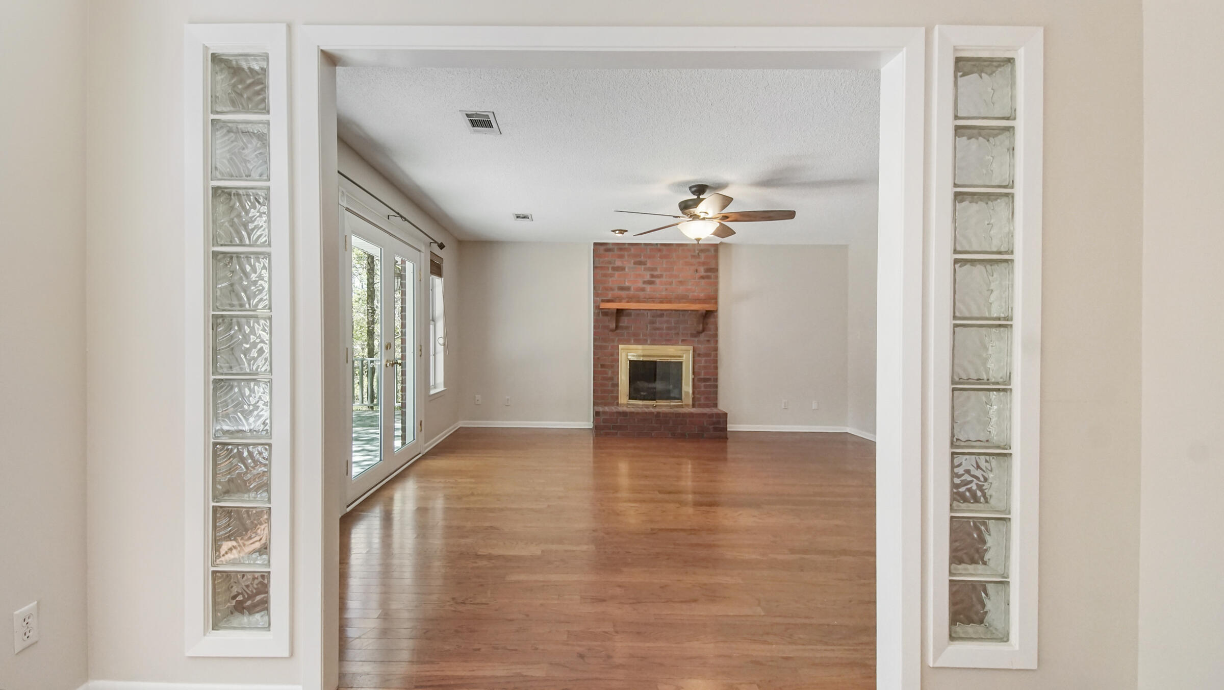 PINE SHORES - Residential