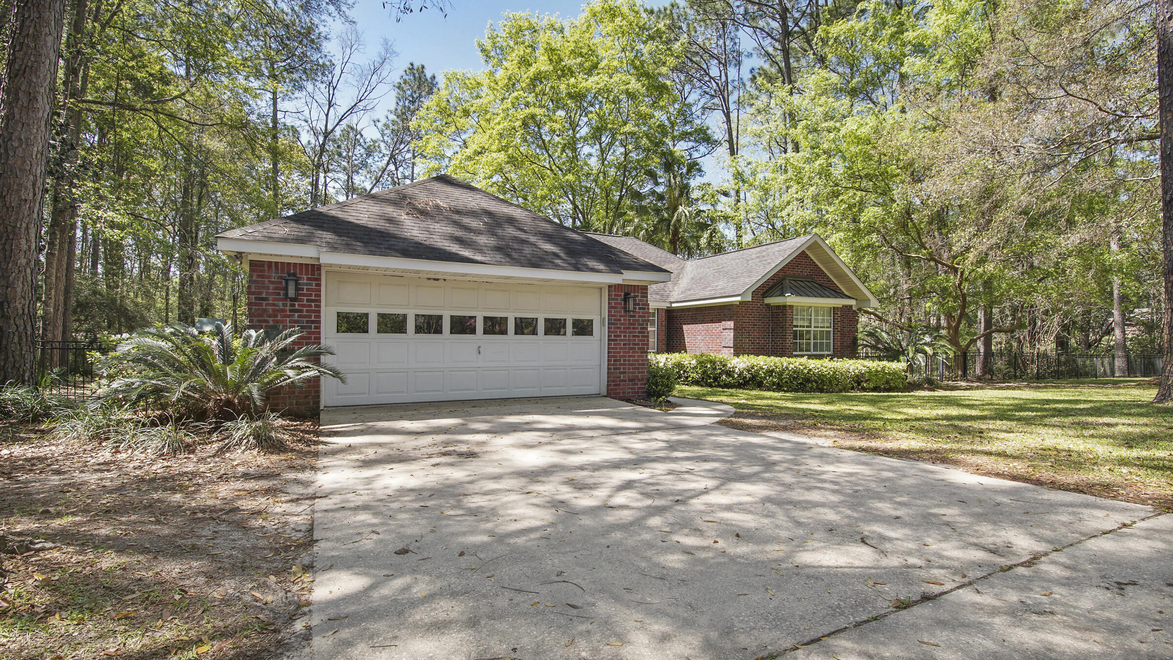 PINE SHORES - Residential