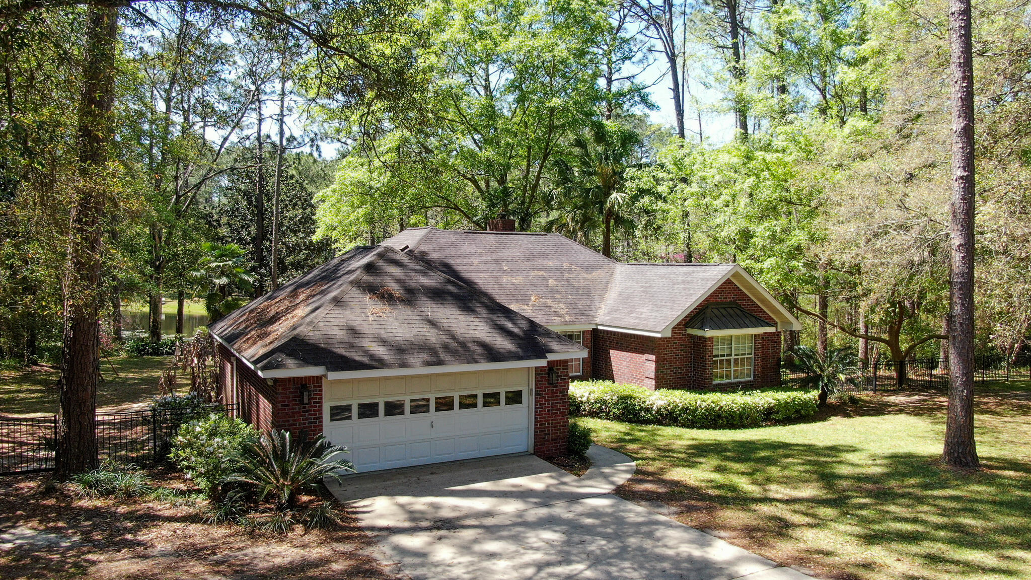 PINE SHORES - Residential