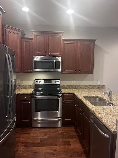 RESERVE POINTE - Residential Lease