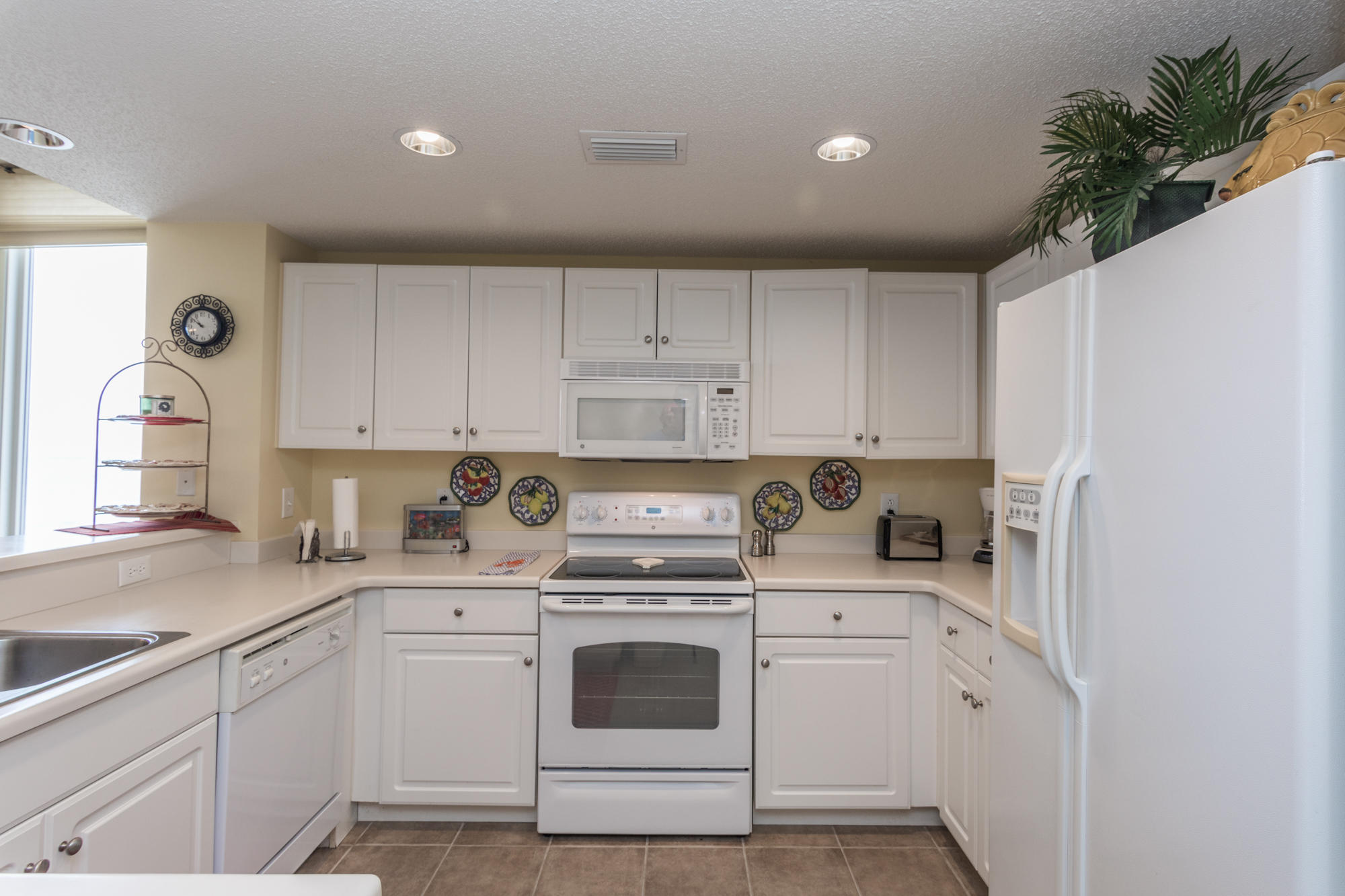 MAJESTIC BEACH TOWERS II - Residential