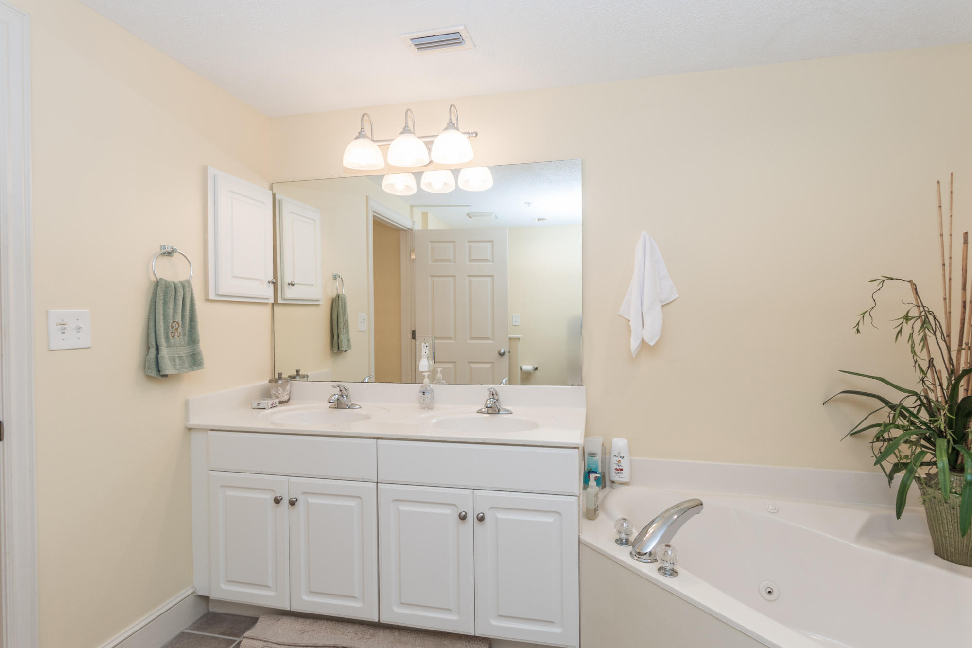 MAJESTIC BEACH TOWERS II - Residential