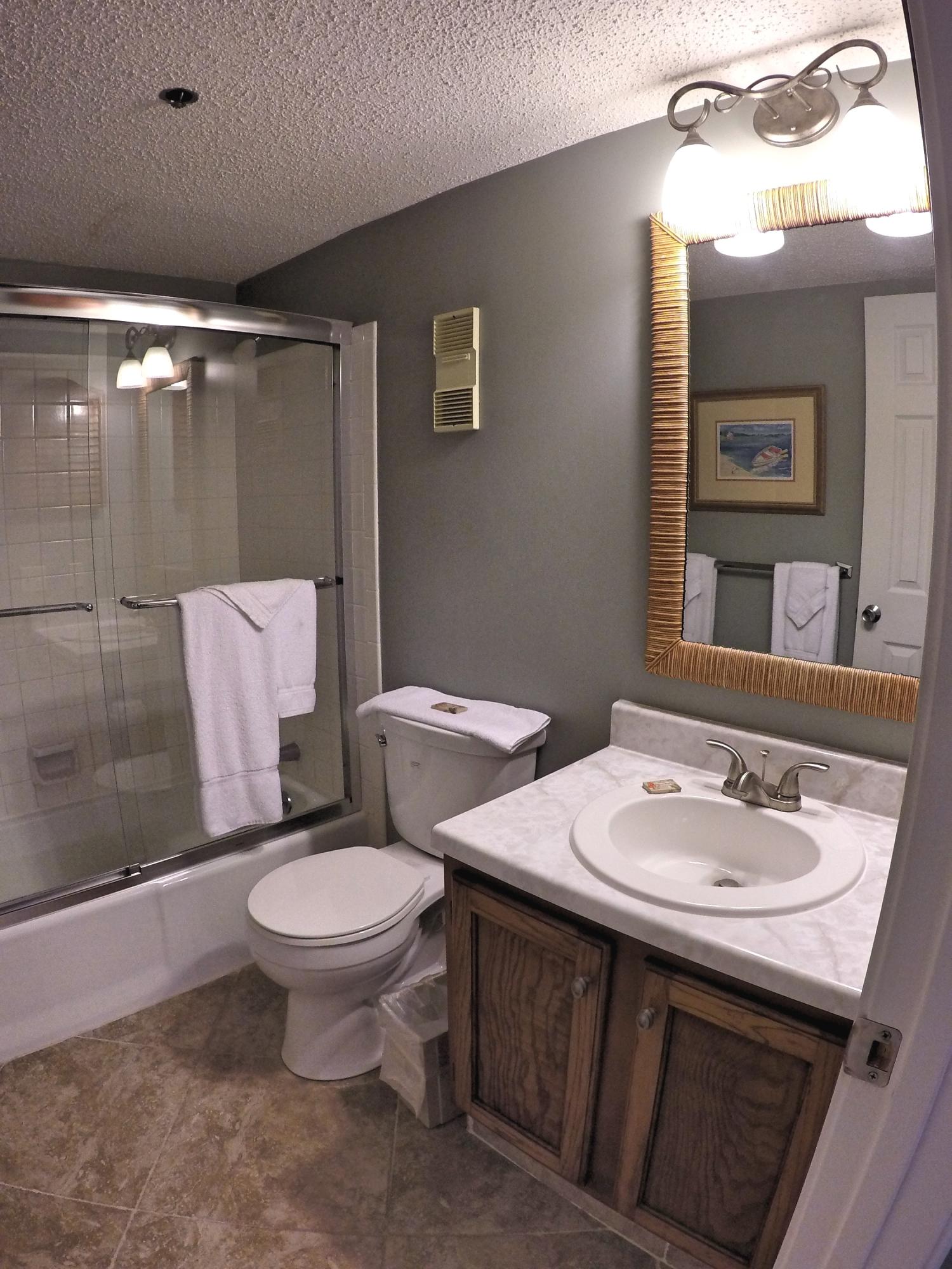 ISLANDER CONDO - Residential